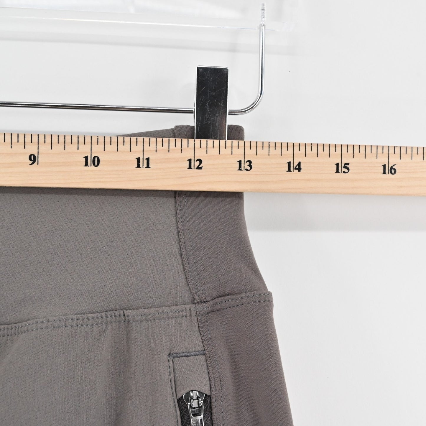 ATHLETA Womens Headlands Hybrid Pants Size 6 Tight Shale Gray Zip Pocket Pull On