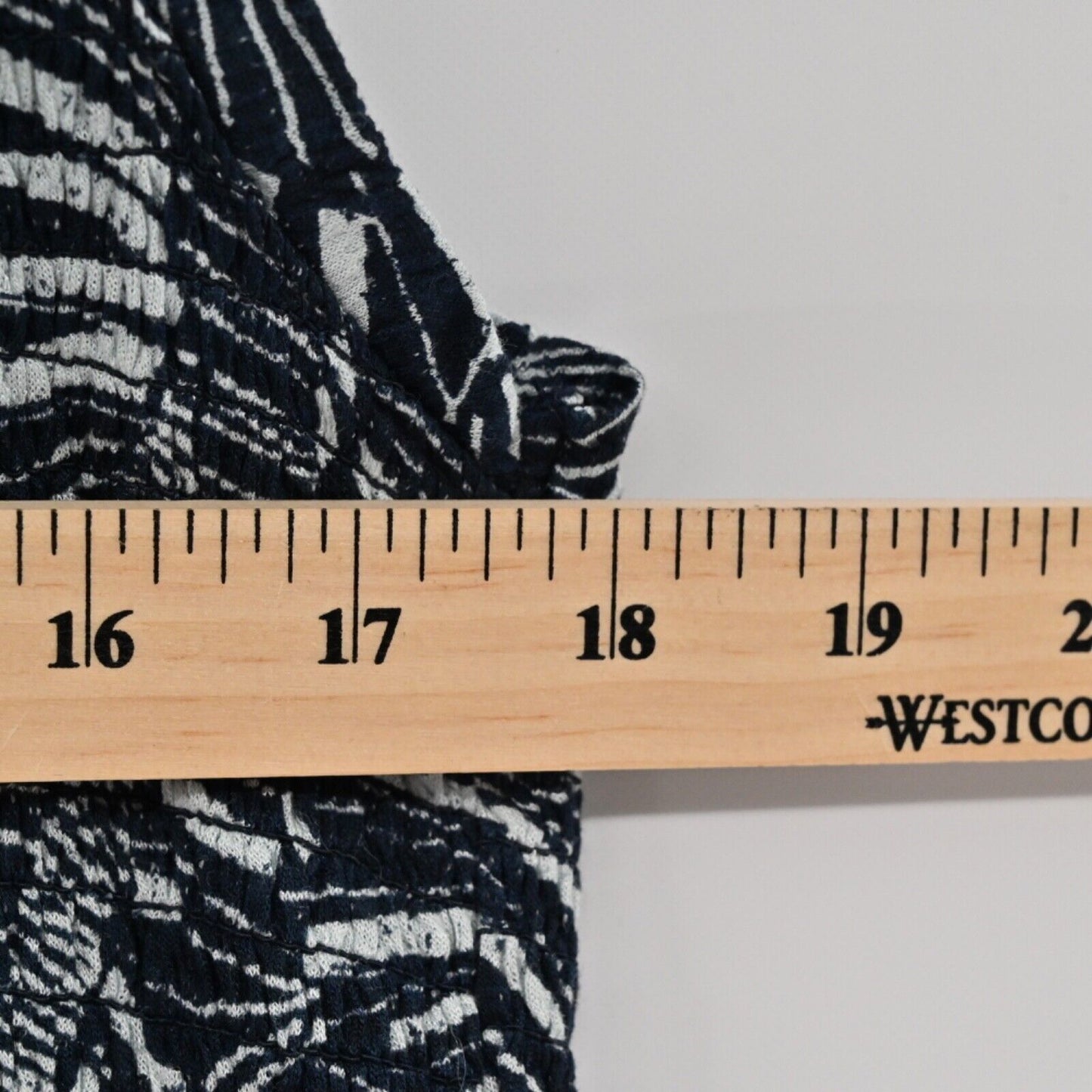 ANTHROPOLOGIE Top Women Sz XS Navy Blue White Geometric Riley Smocked Tunic Tank