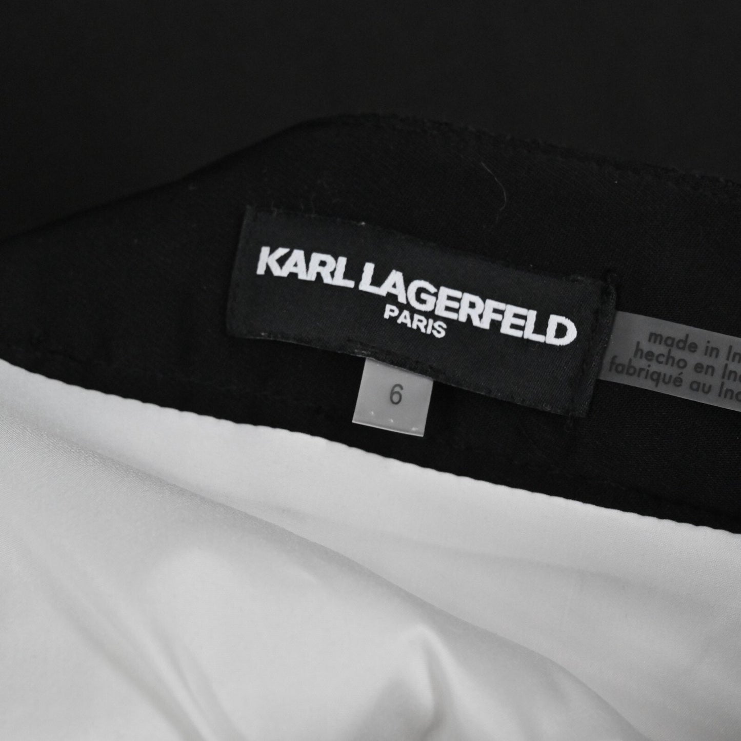KARL LAGERFELD Tweed Skirt Size 6 Charm Chain Mini Soft White Black Color Block