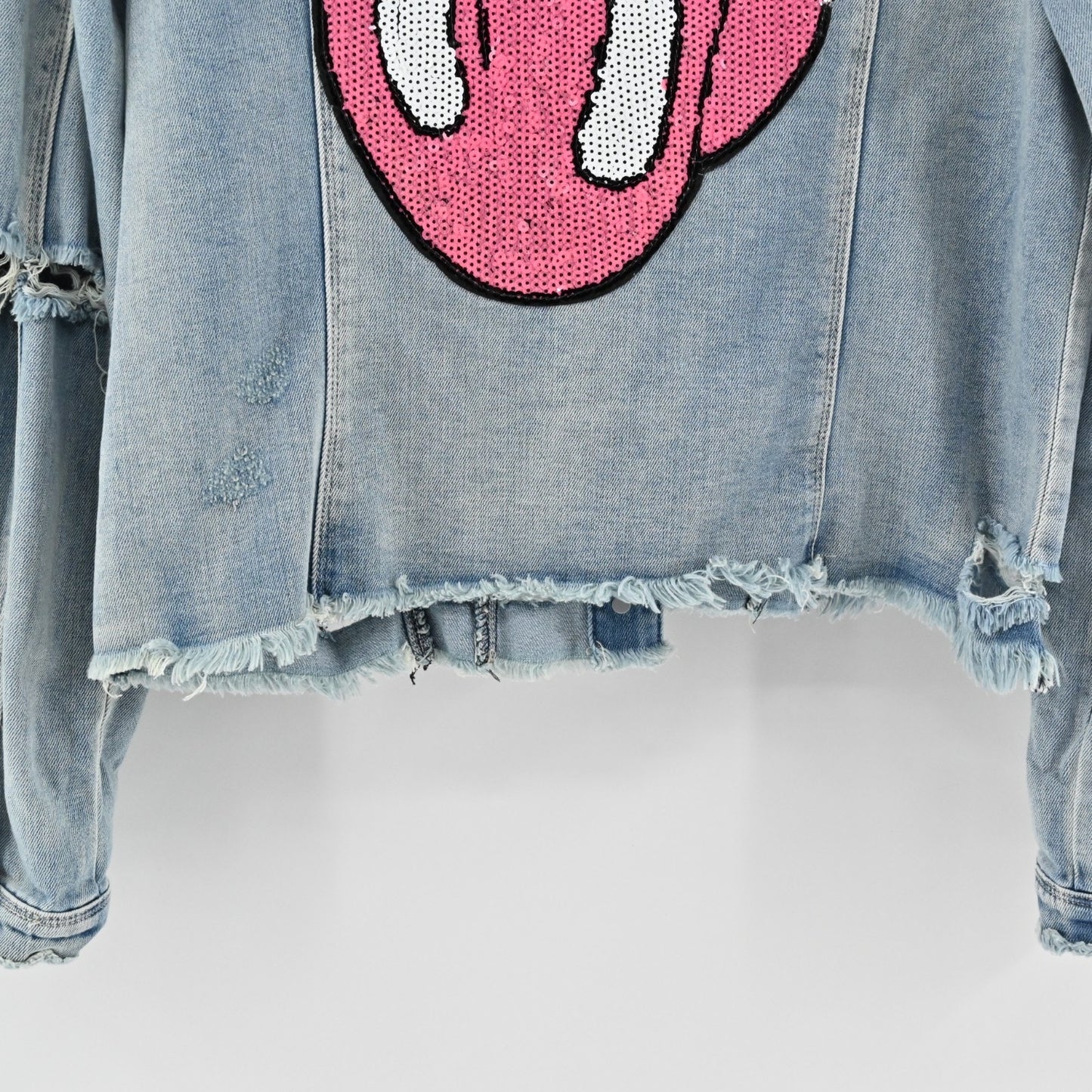 Tractr Womens Jean Jacket Size XL Pink Sequin Tongue Button Rolling Blue Stones