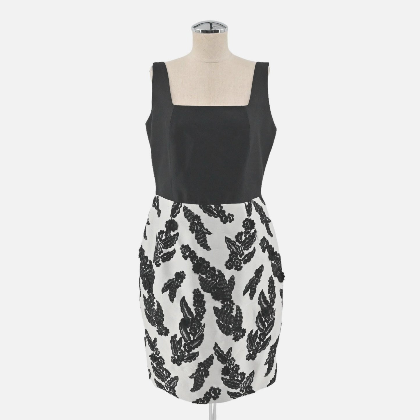 SHANNON MCLEAN Dress Womens Size L Black White Floral Embroidered Mini Sheath