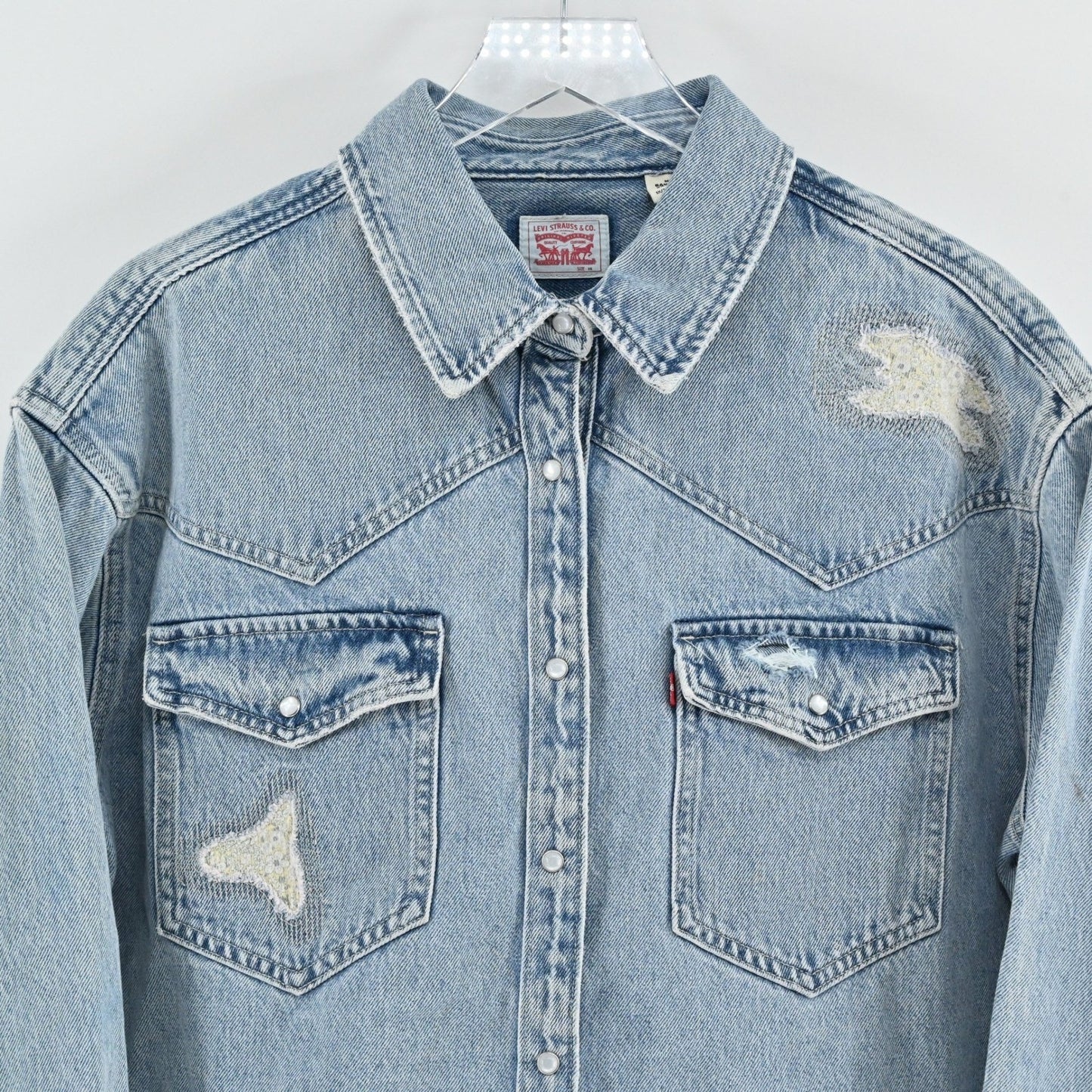 LEVIS Womens Dylan Relaxed Western Shirt 1X Pearl Snap Distressed Denim Shacket