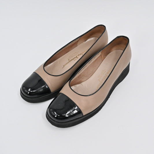 Salvatore Ferragamo Cap Toe Loafers Womens Size 6.5B Black Beige Patent Leather