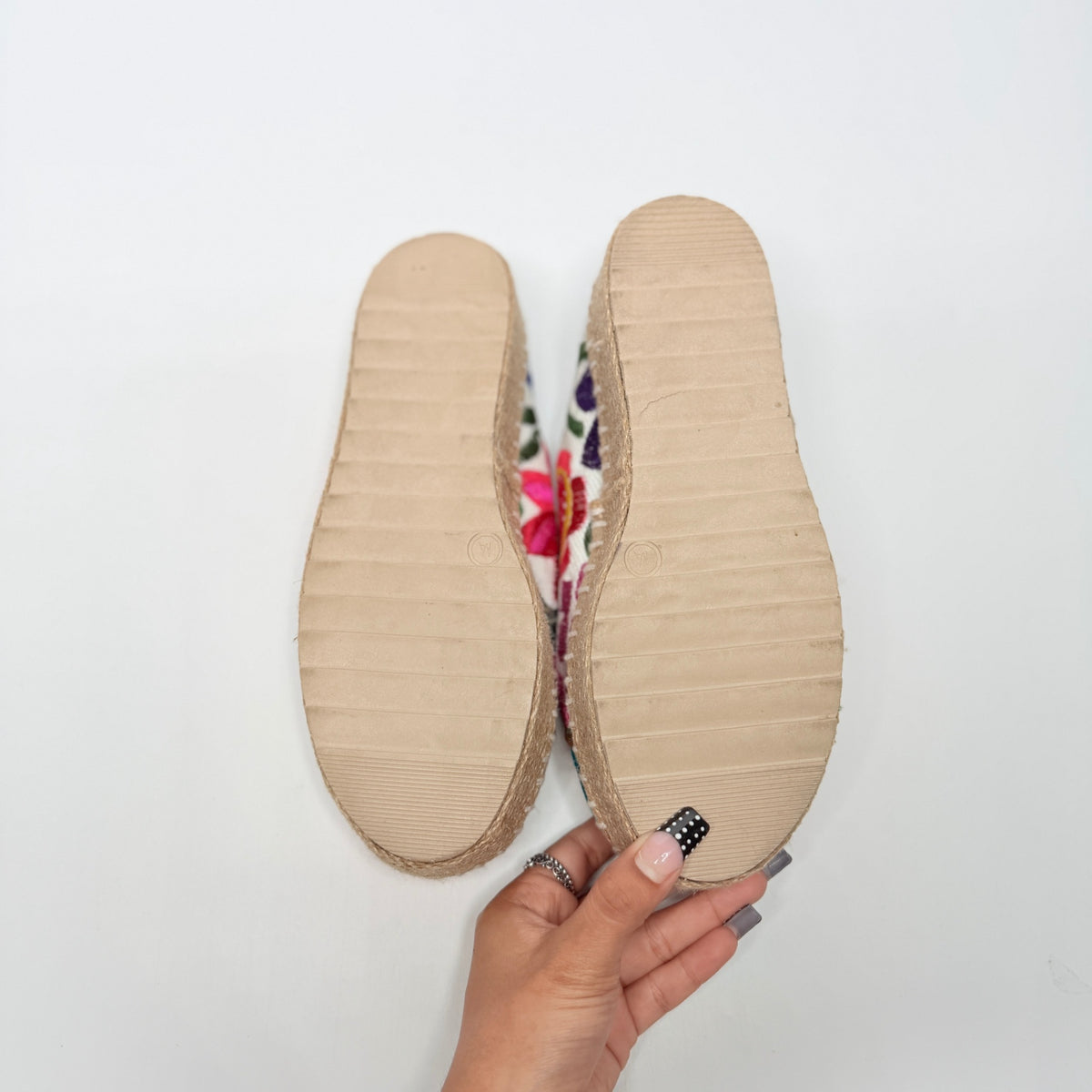 FreeDazz Embroidered Espadrilles Size 7