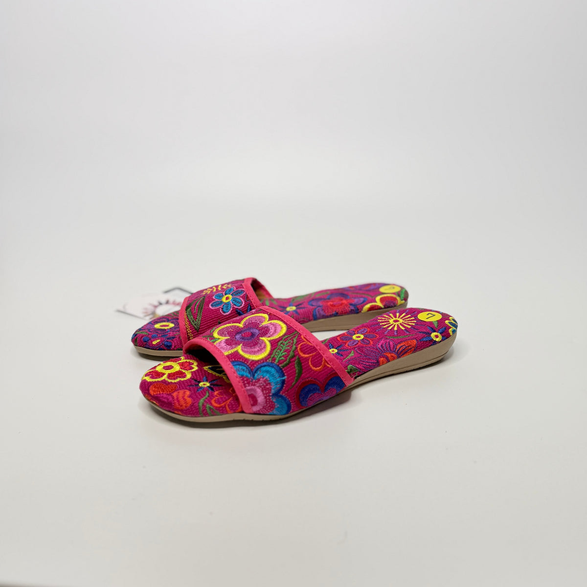 FreeDazz Embroidered Slides Size 7