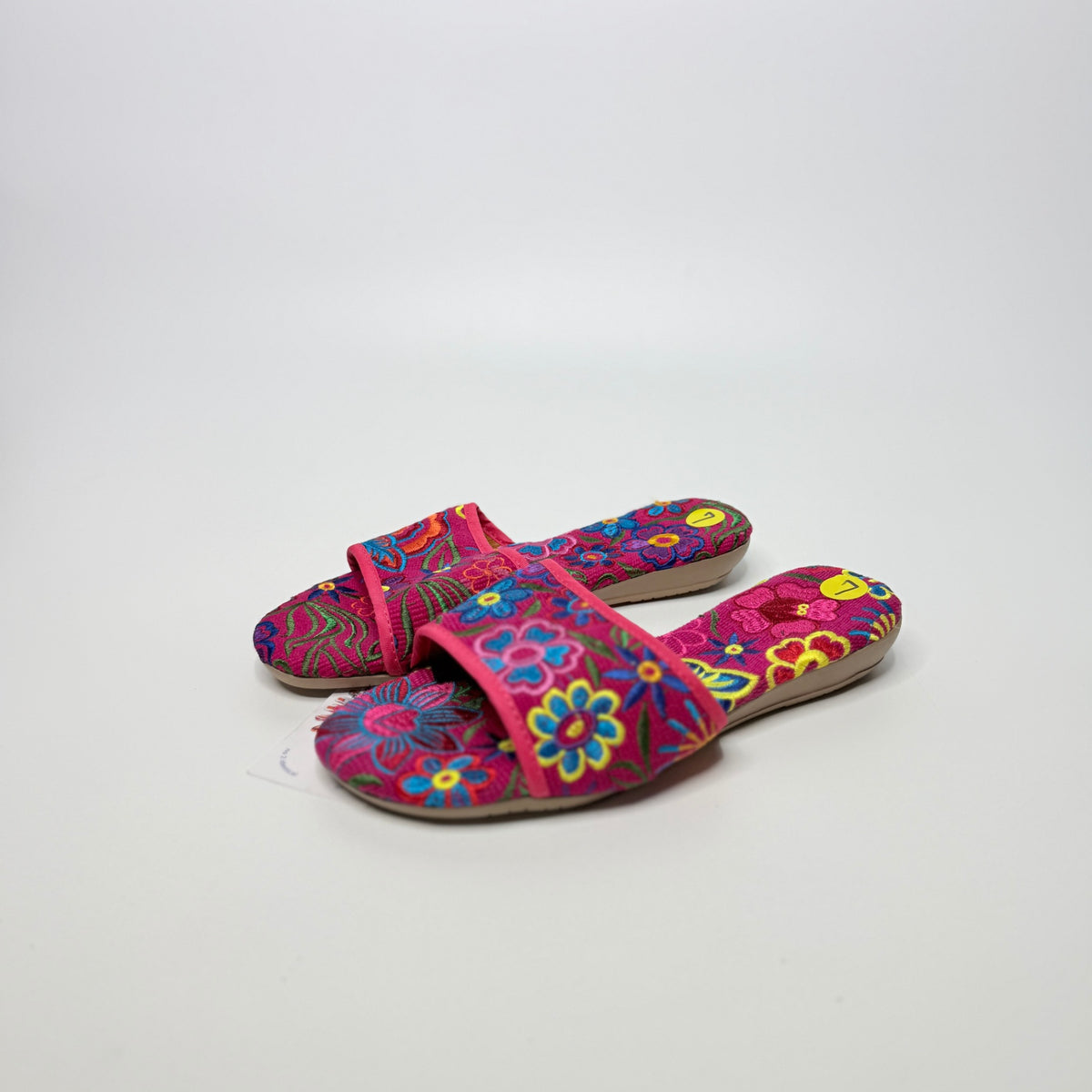 FreeDazz Embroidered Slides Size 7