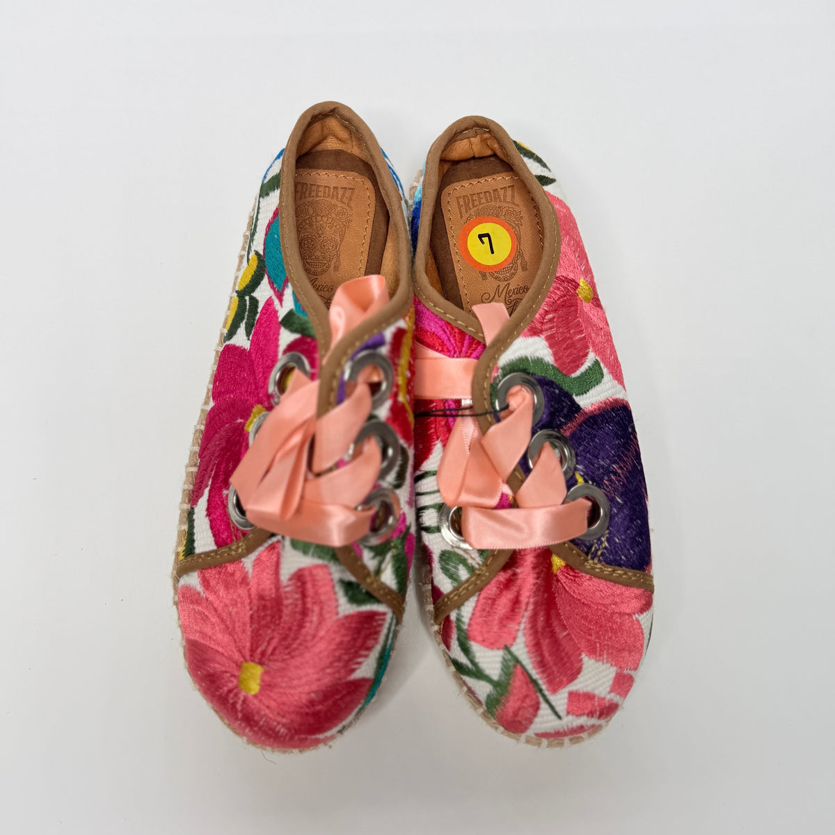 FreeDazz Embroidered Espadrilles Size 7