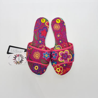 FreeDazz Embroidered Slides Size 7