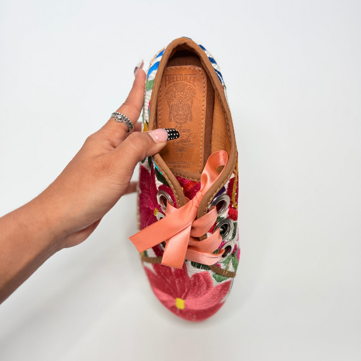 FreeDazz Embroidered Espadrilles Size 7
