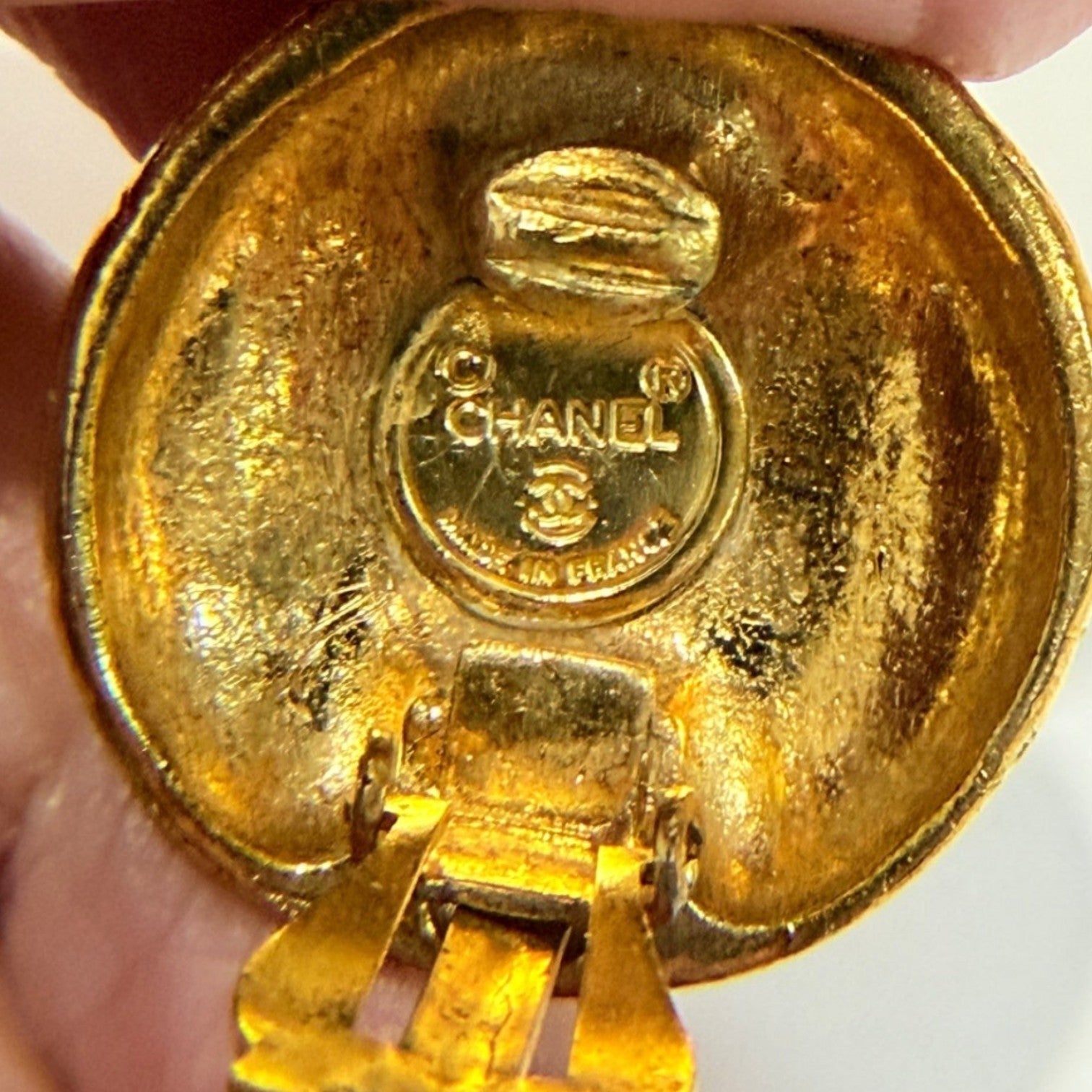 Vtg 80/90s Chanel Clip-on Gold Earrings