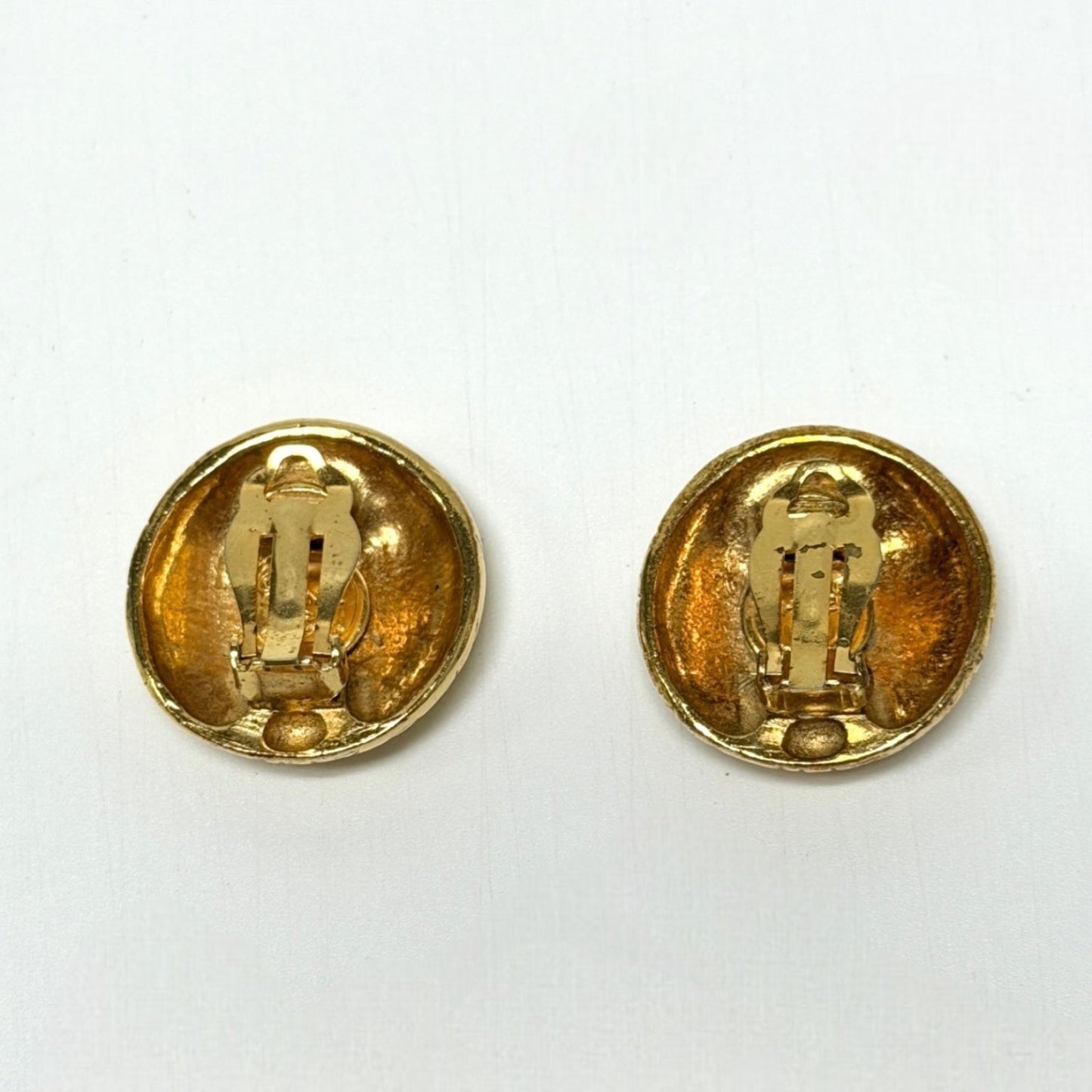 Vtg 80/90s Chanel Clip-on Gold Earrings