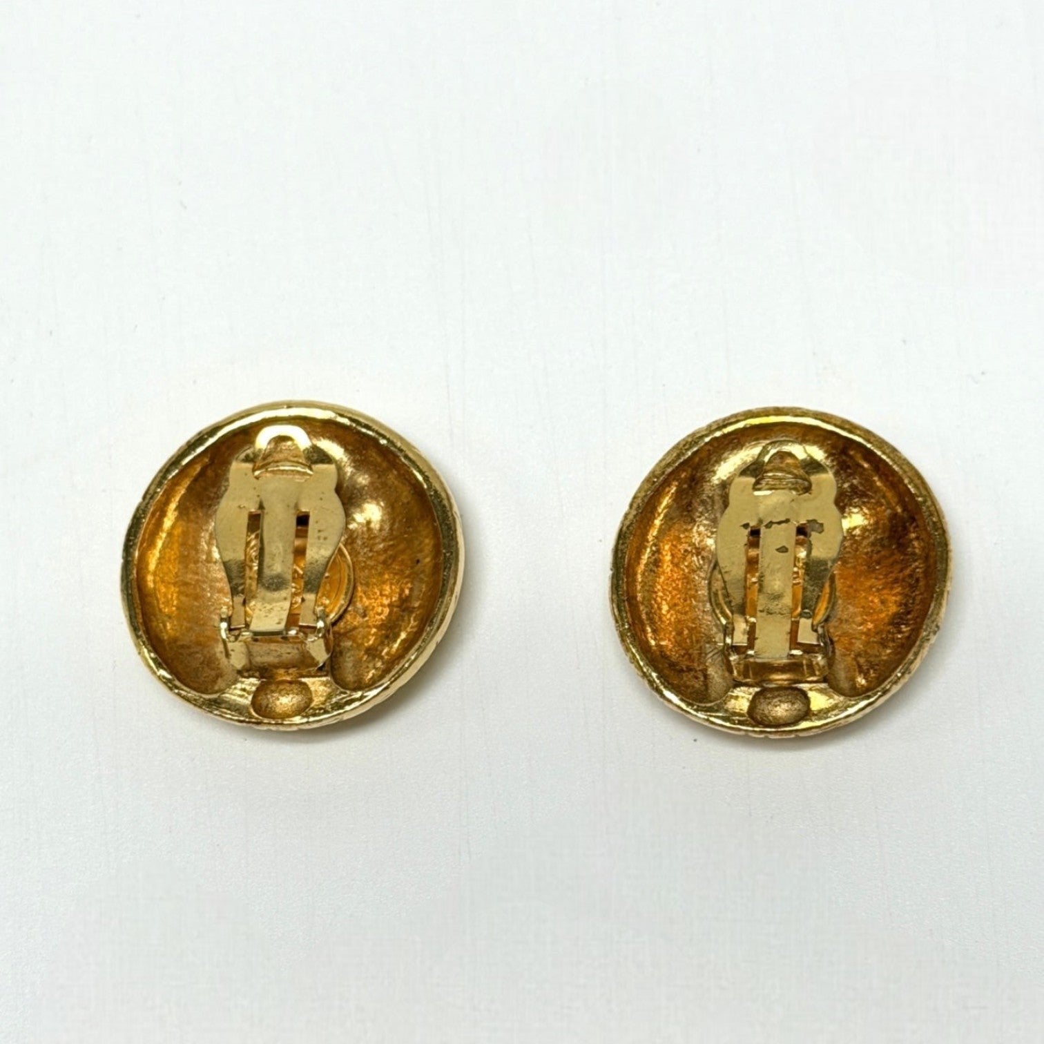 Vtg 80/90s Chanel Clip-on Gold Earrings