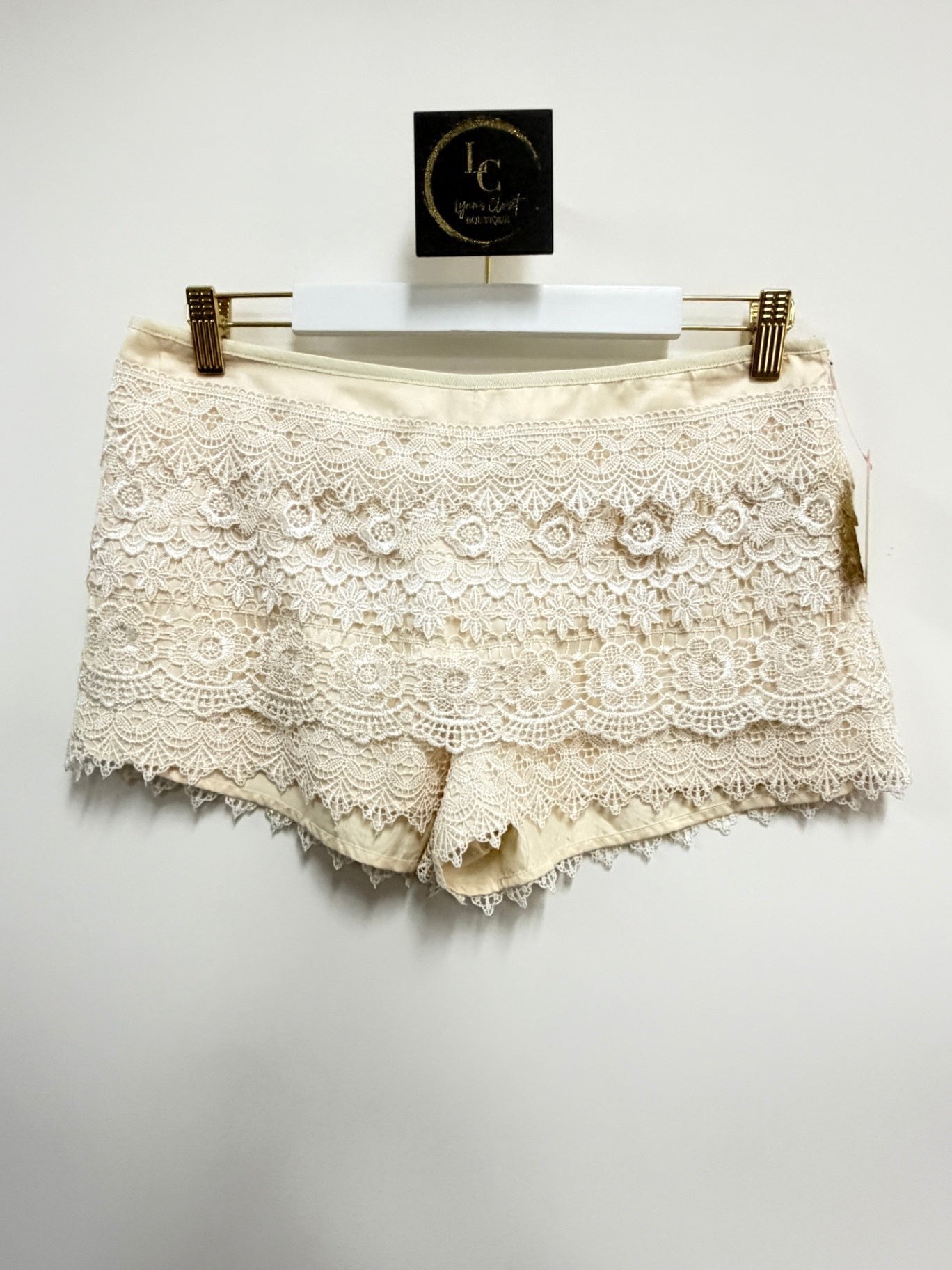 Sans Souci Ivory Lace Shorts Size L