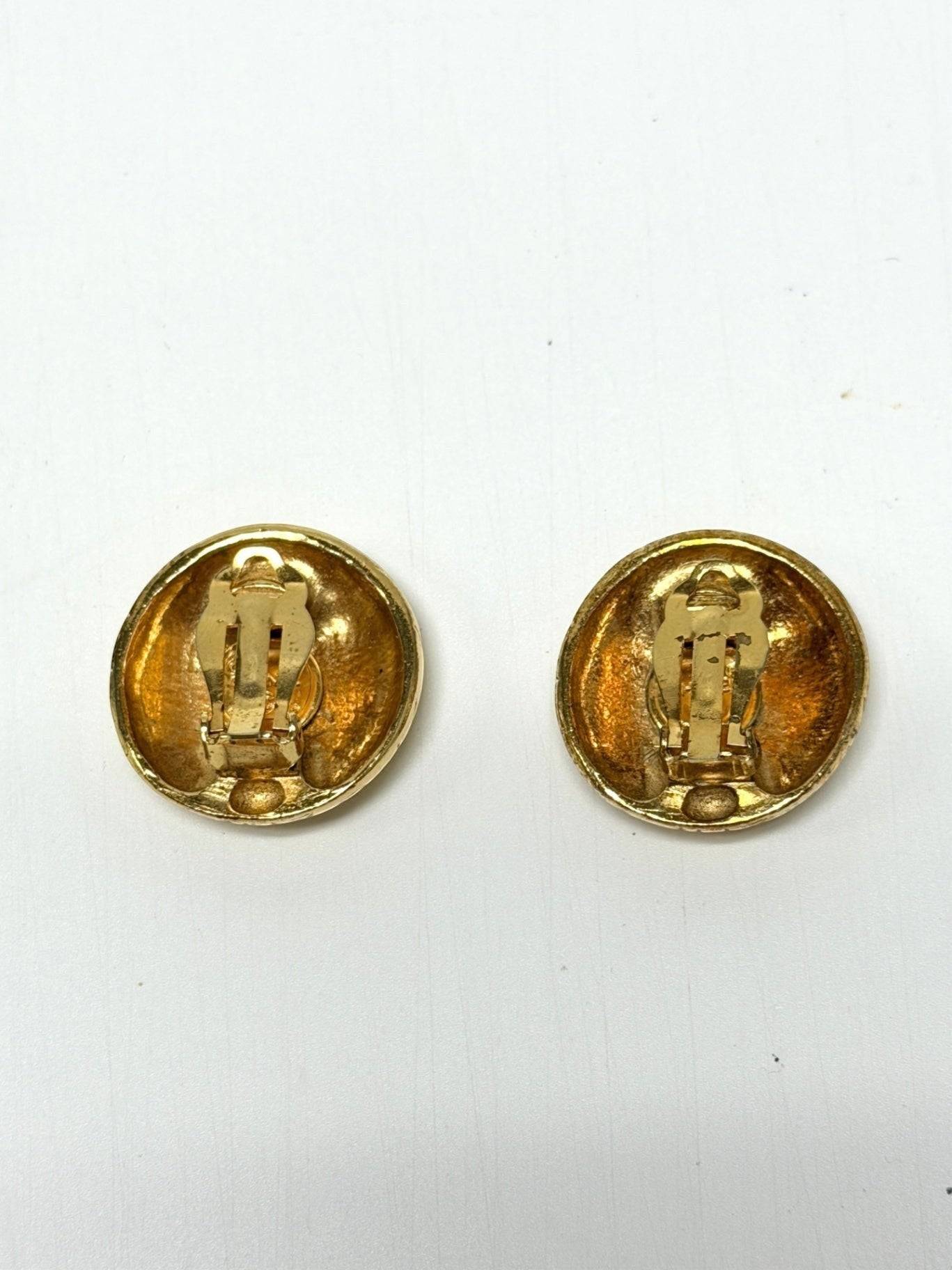 Vtg 80/90s Chanel Clip-on Gold Earrings