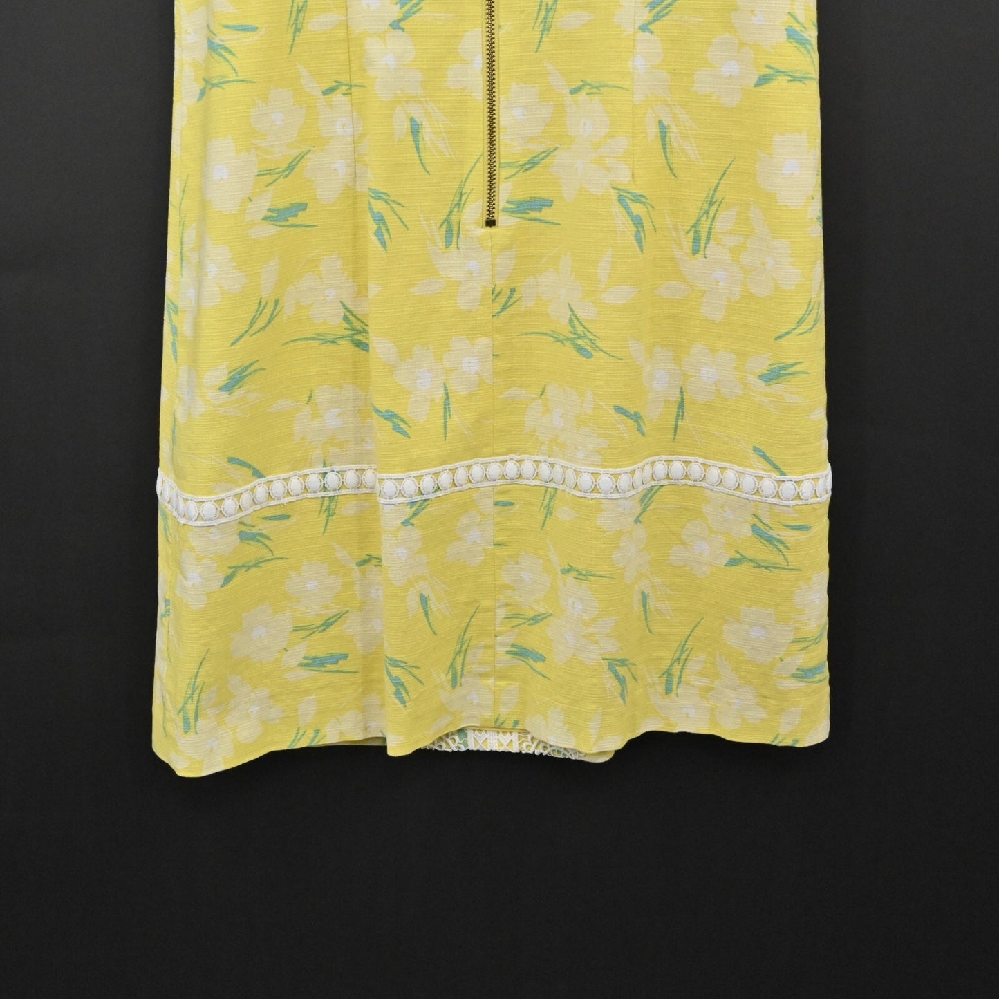 ELIZA J Yellow Shift Dress Size 6 Sleeveless White Lace Trim Floral Print Preppy