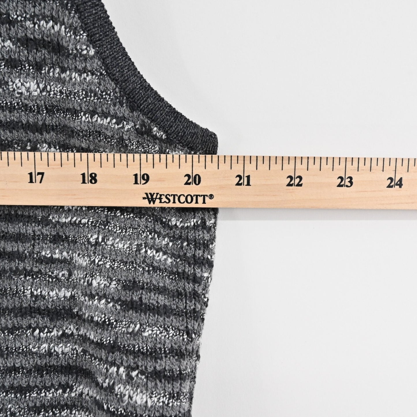 ST JOHN Top Womens Size M Gray Knit Wool Cotton Blend Sleeveless Scoop Neck Tank