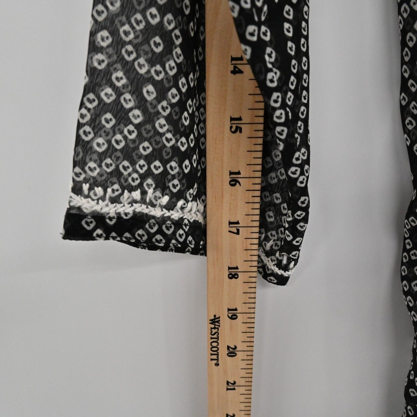 GRETCHEN SCOTT Top Womens Size M Floral Embroidered Split VNeck Printed Tunic
