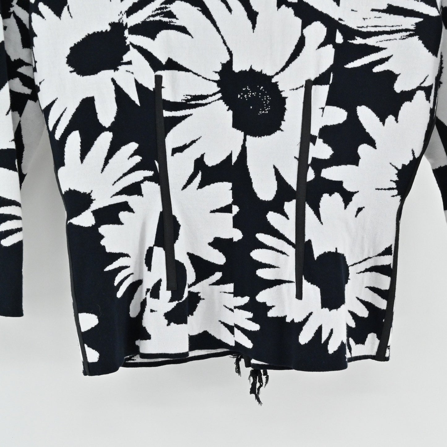 Marc Cain Womens Floral Knit Jacket Size M Black White Daisy Cardigan Luxurious