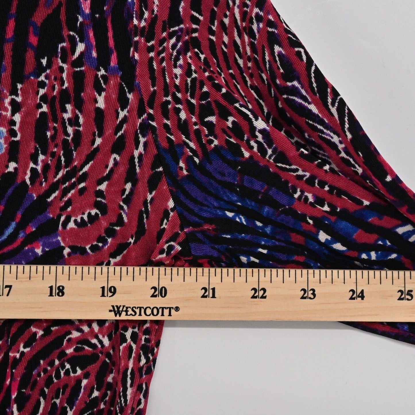 CHICOS Top Womens Sz M Red Blue Zebra Travelers Print 3/4 Sleeve V Neck Boho USA
