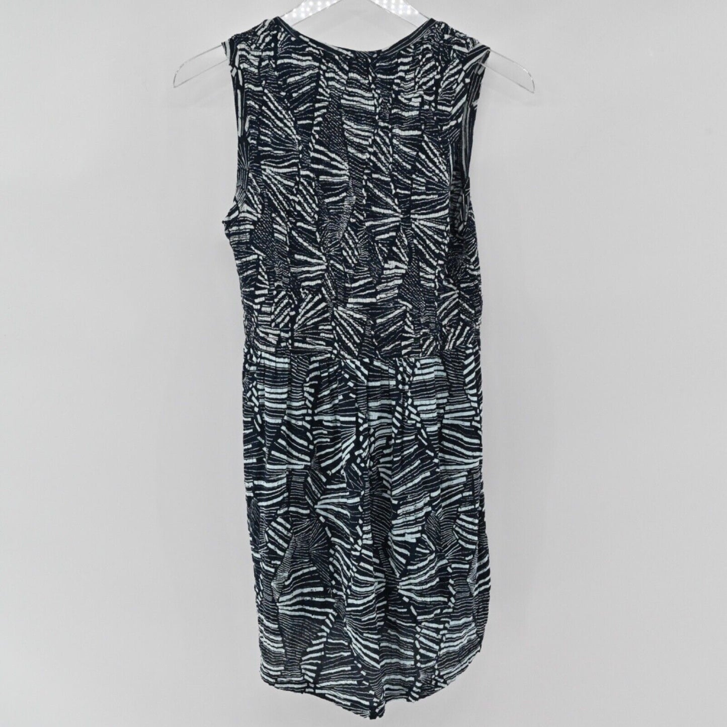 ANTHROPOLOGIE Top Women Sz XS Navy Blue White Geometric Riley Smocked Tunic Tank