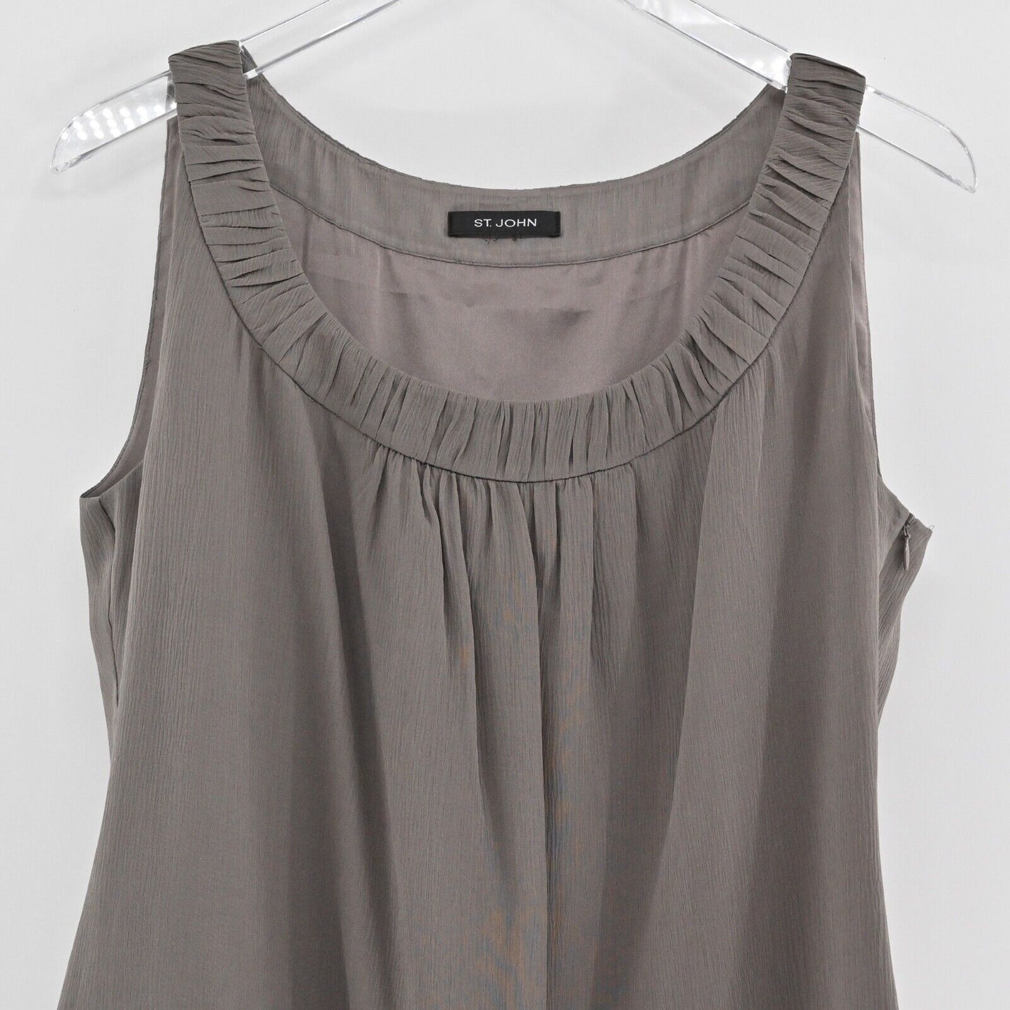 ST JOHN Top Womens Size 10 Gray Silk Chiffon Pleated Scoop Neck Wide Strap Tank