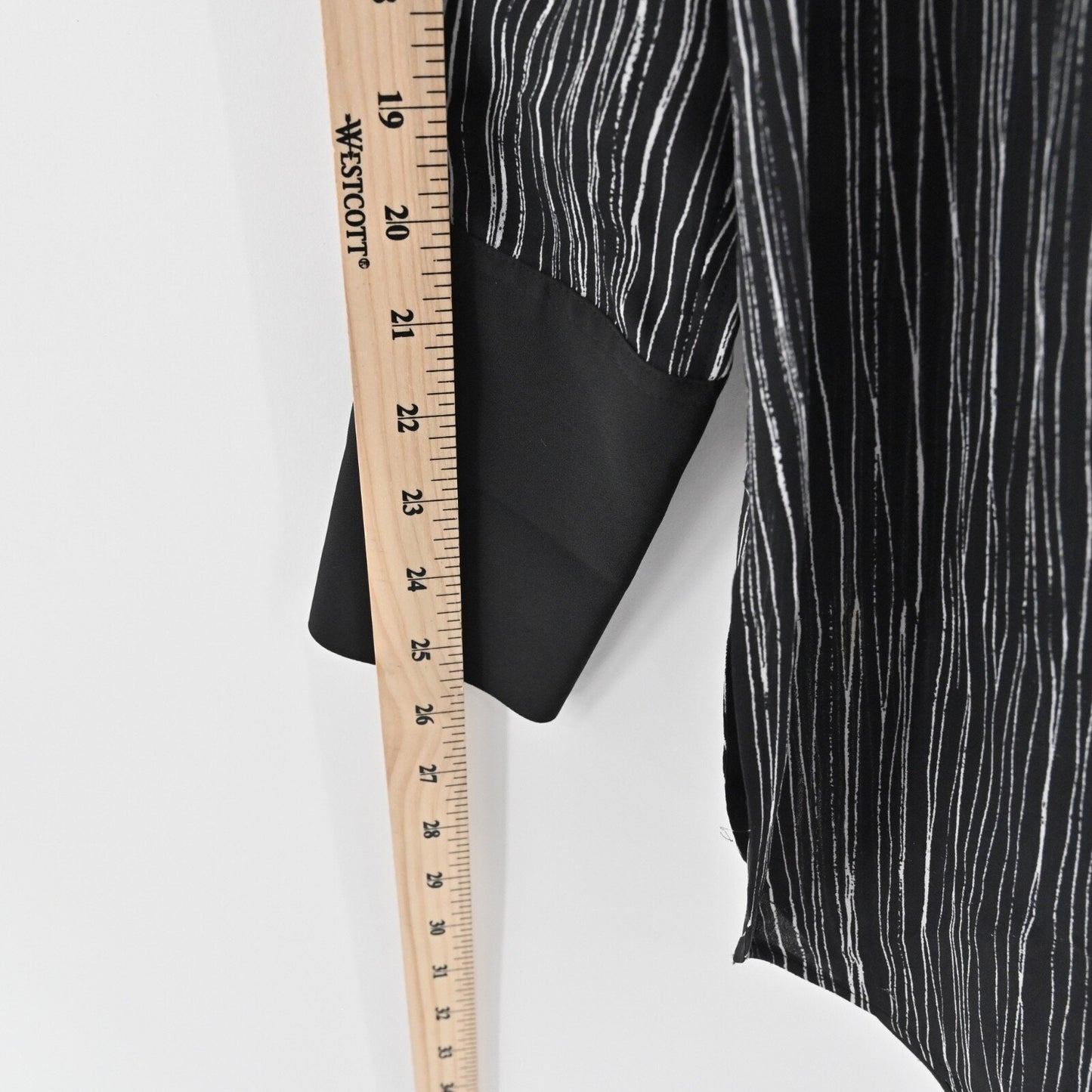VINCE Womens Wavy Stripe Silk Top Sz S Black Long Sleeve Button Career Blouse