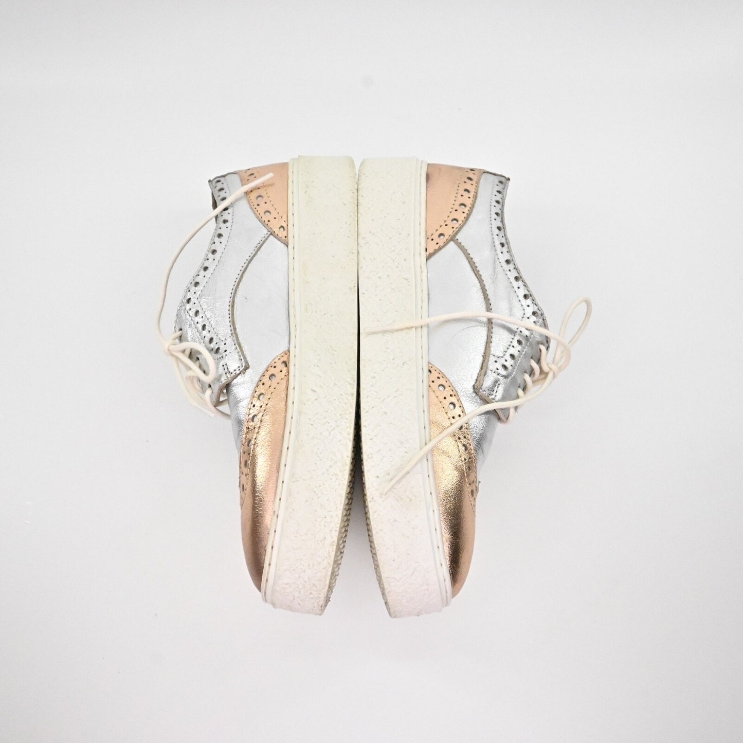 SEY SEYCHELLES Womens Ideal Platform Oxford Sneakers Size 9 Metallic Silver Rose