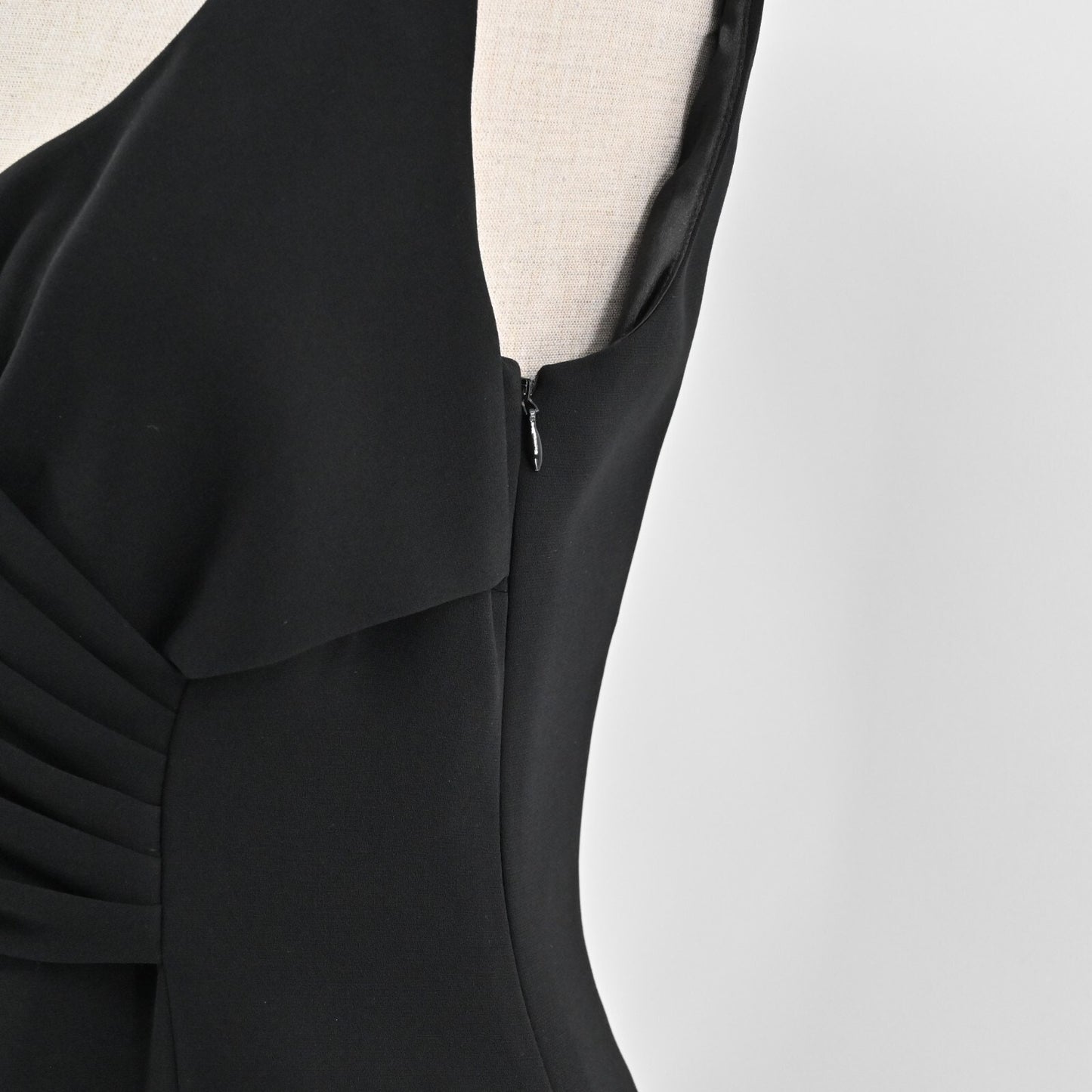 ELIE TAHARI Dress Size 8 Black Scoop Neck Pleated Front Detail Sleeveless Mini