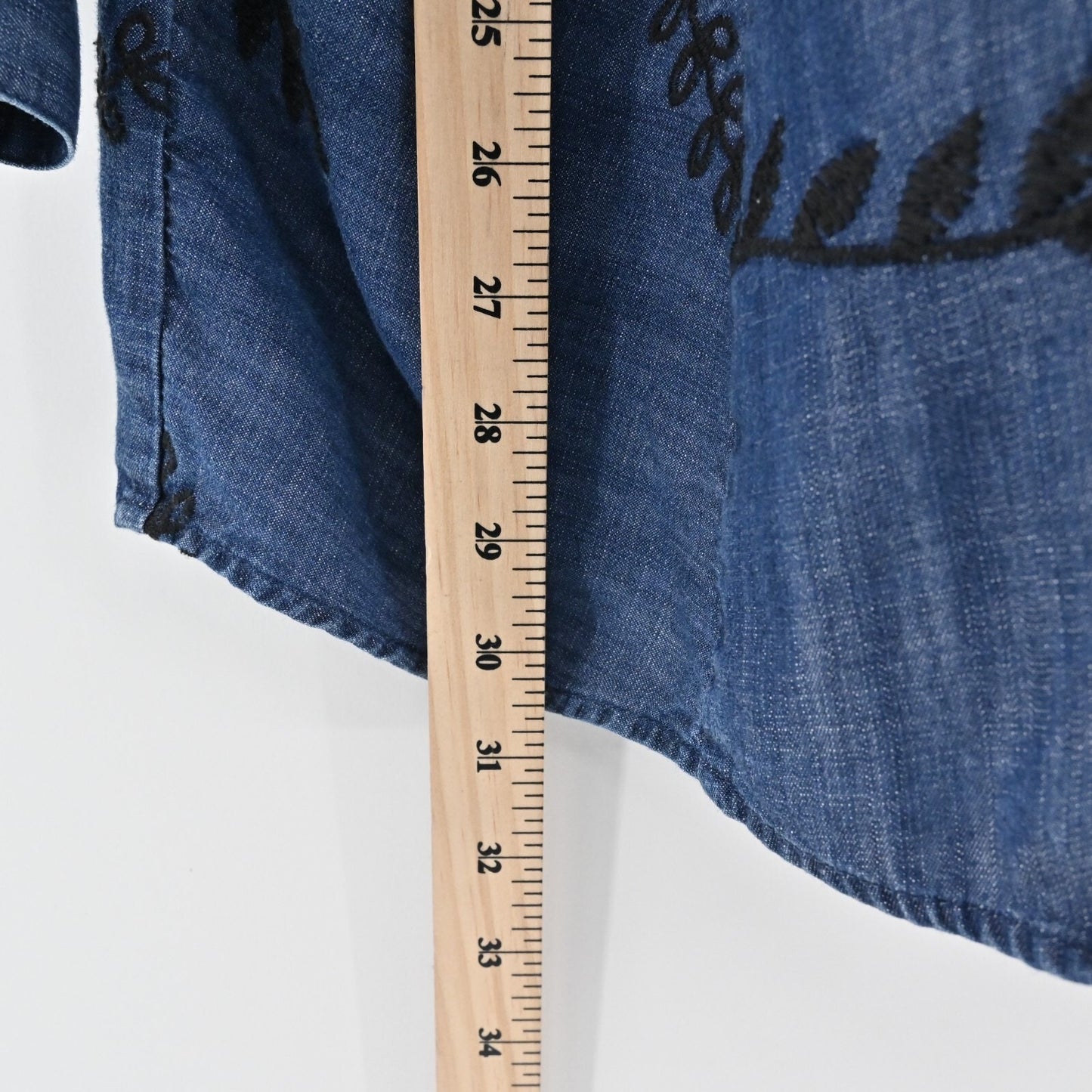 SOFT SURROUNDINGS Embroidered Top Womens Size L Blouse Papyrus Blue Chambray