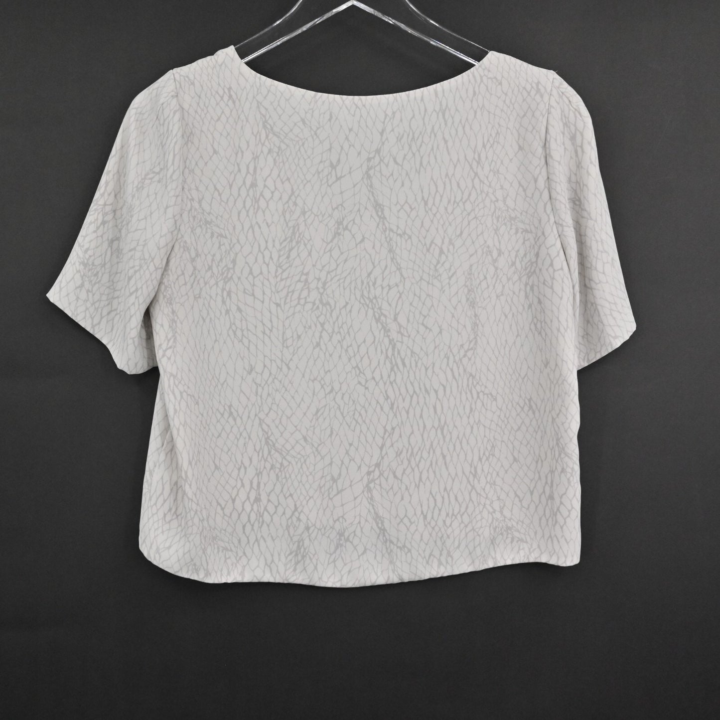 ARITZIA Womens Randy Top Size S Babaton VNeck Cropped Gray Snake Print Blouse