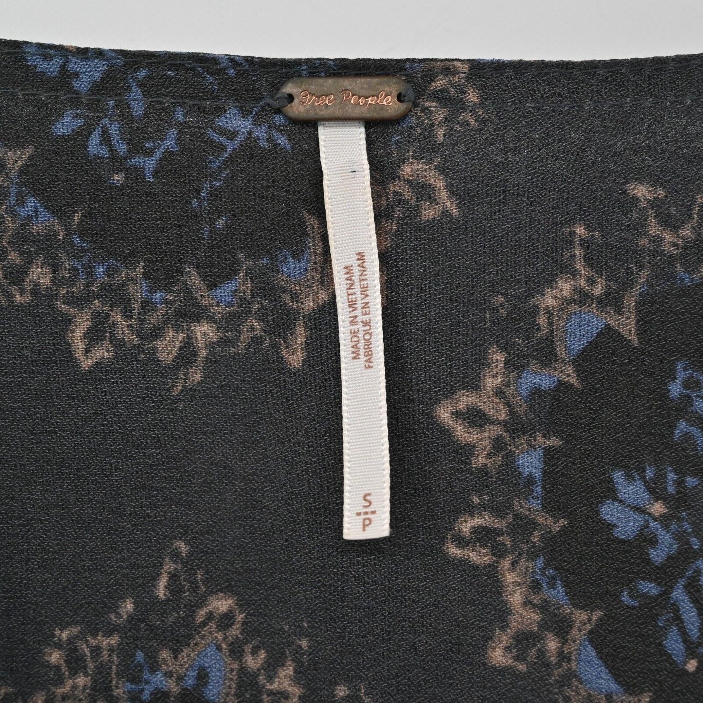 FREE PEOPLE Top Womens Size S Cowling Around Printed Blouse Midnight Combo Boho