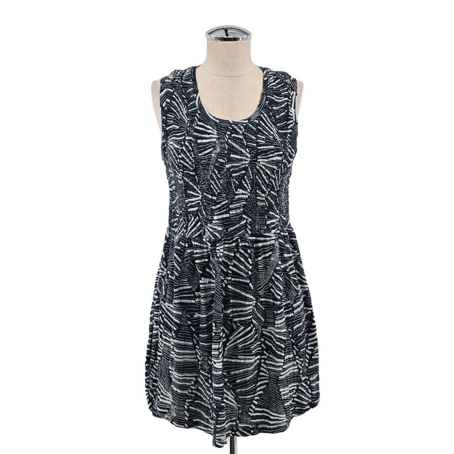 ANTHROPOLOGIE Top Women Sz XS Navy Blue White Geometric Riley Smocked Tunic Tank