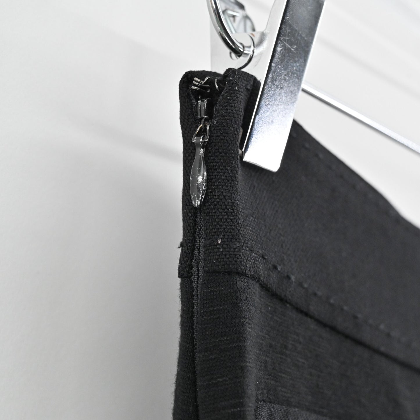 DIANE VON FURSTENBERG Skirt Sz 4 Black Combo Wool Blend Straight Pencil Classic