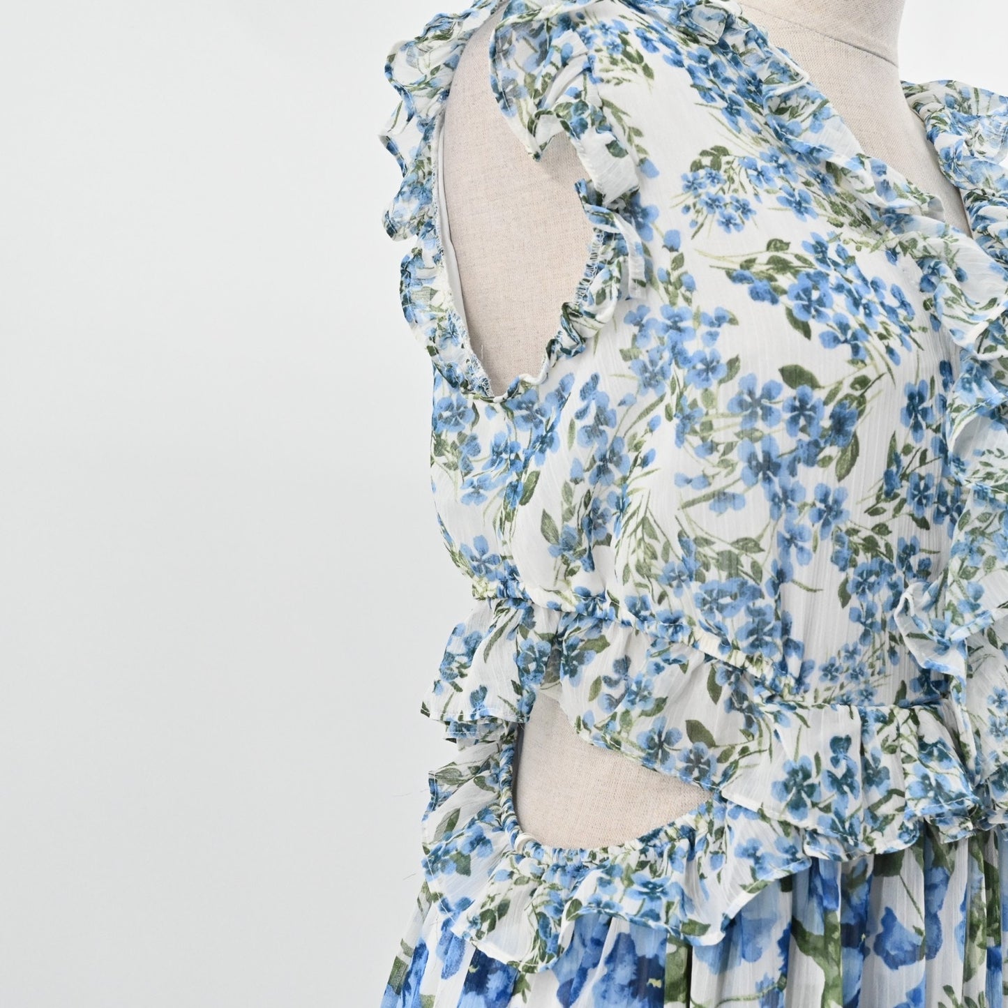 Moon River Ruffled Floral Print Maxi Dress Size L Blue Multi Sleeveless Cut Out