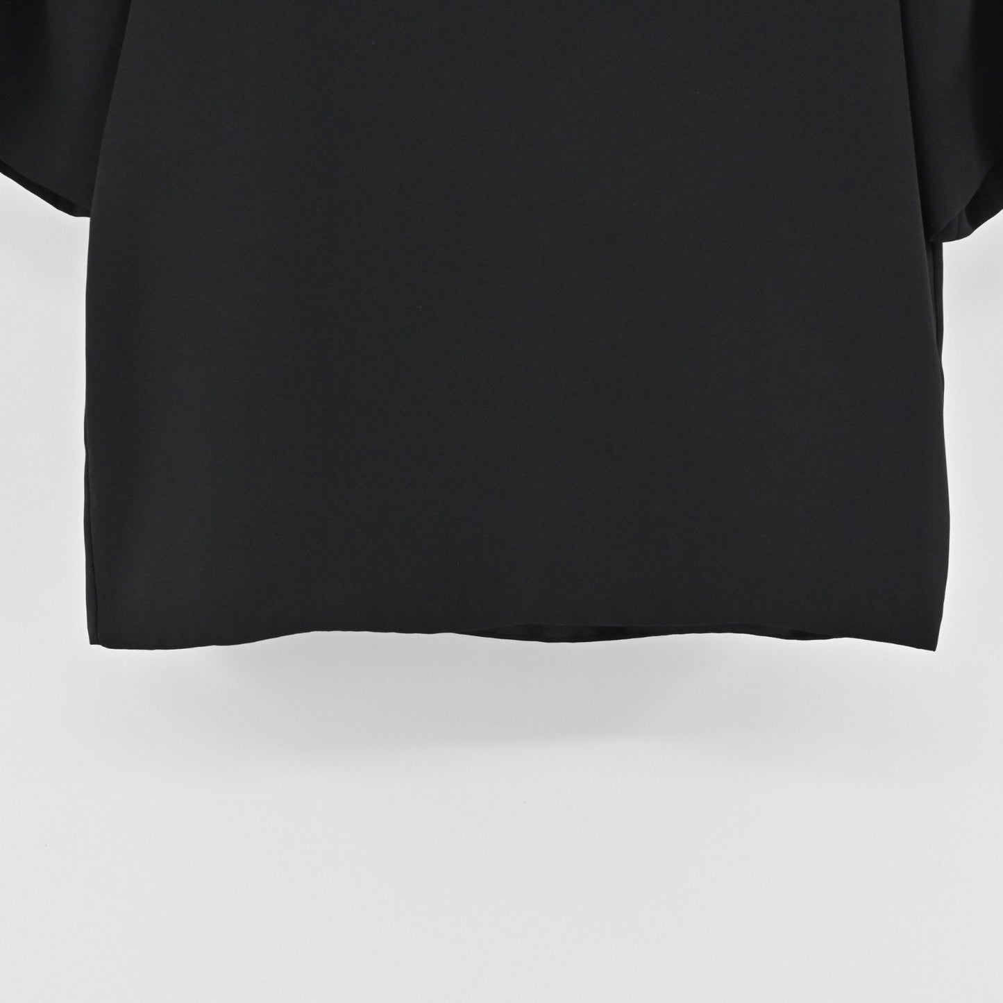 Aritzia Womens Babaton Black VNeck Crop Top Size XXS Solid Short Sleeve Blouse