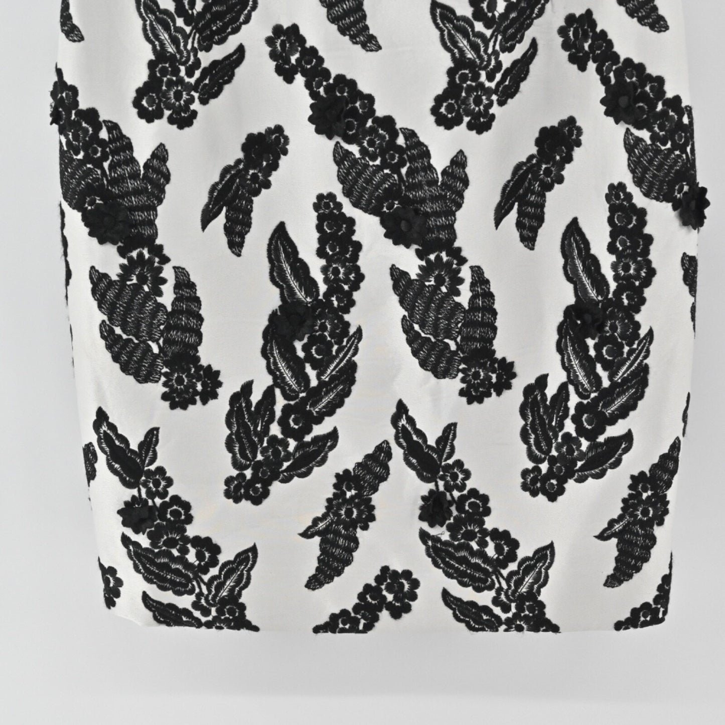 SHANNON MCLEAN Dress Womens Size L Black White Floral Embroidered Mini Sheath