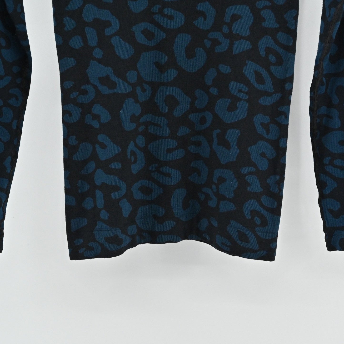 SWEATY BETTY Glisten Seamless Long Sleeve Top Size XS Blue Black Animal Athletic