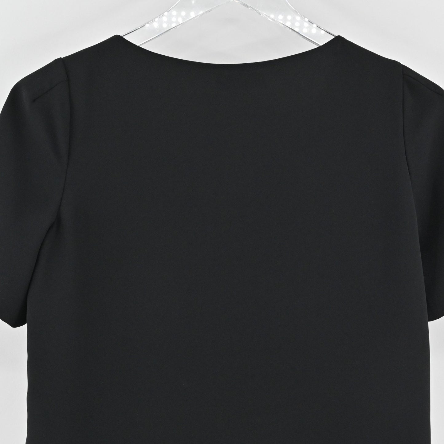 Aritzia Womens Babaton Black VNeck Crop Top Size XXS Solid Short Sleeve Blouse
