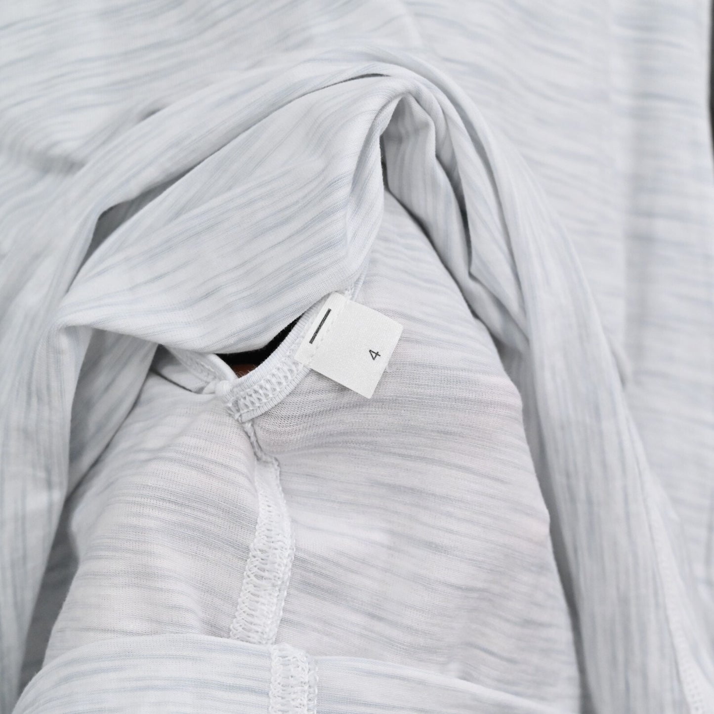 LULULEMON Womens Back Into It Top Size 4 Space Dye Alpine White Ice Gray Logo