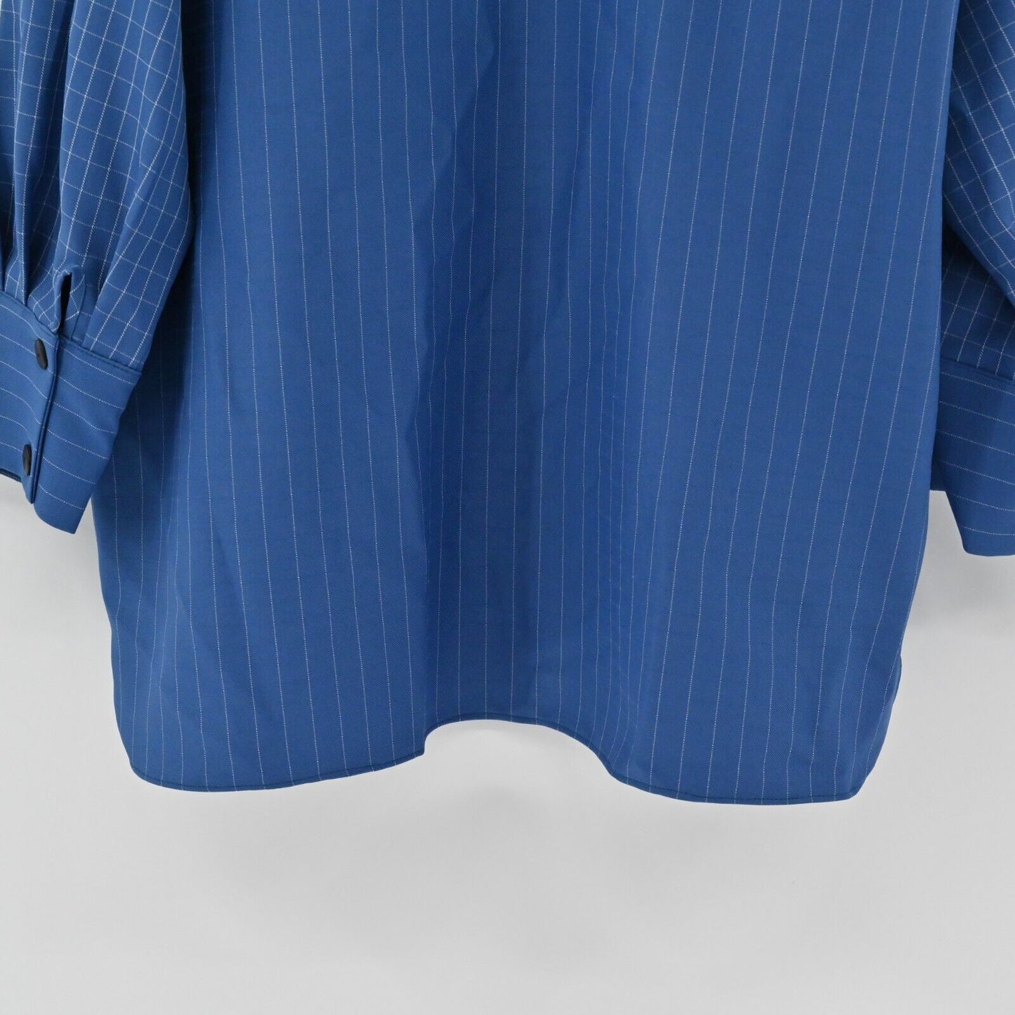 EMMELLE Top Womens Size L Blue Pinstripe Long Sleeve Oversized Button Up Shirt
