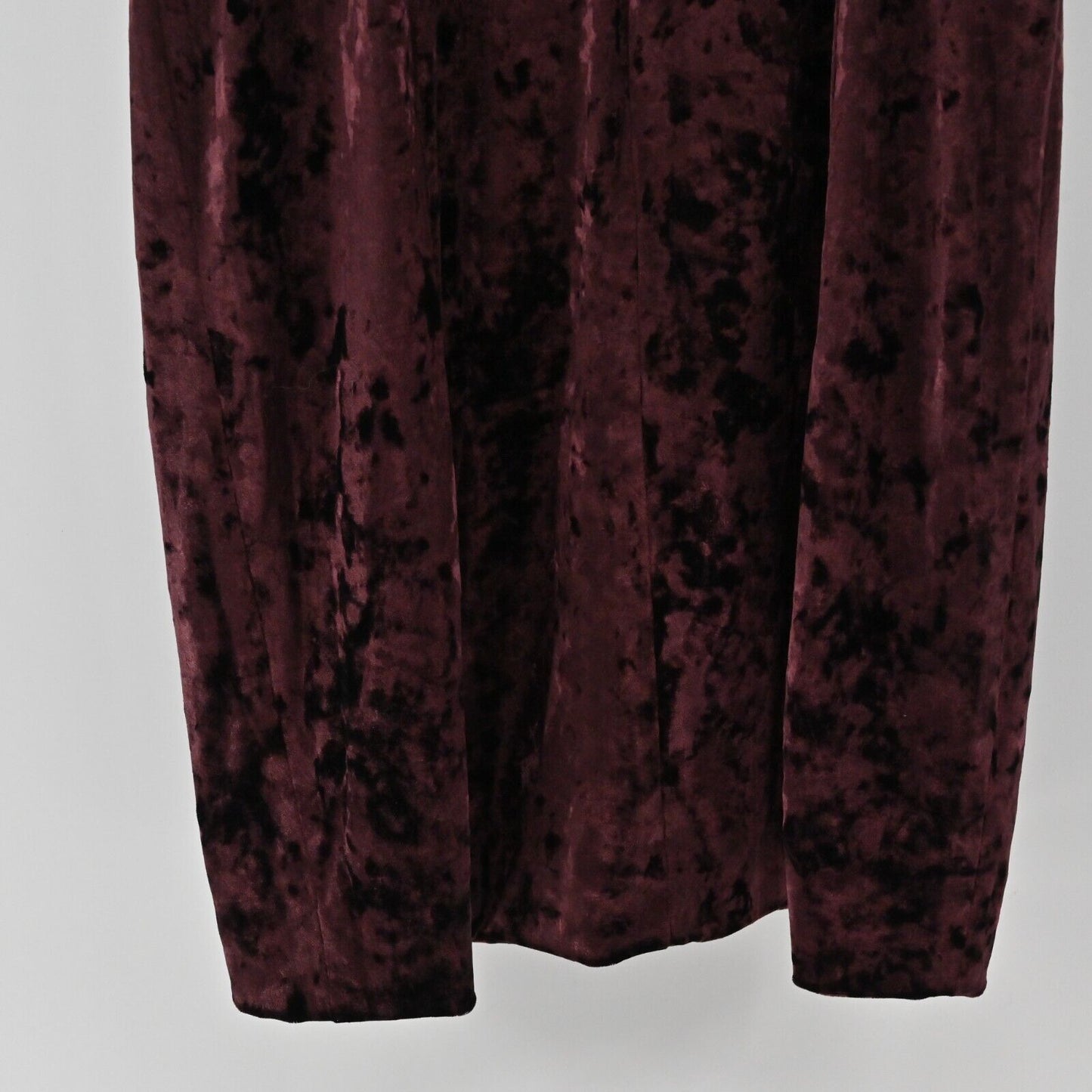 MAGGY LONDON Dress Womens Size 6 Burgundy Sheath Crushed Velvet Cut Out Shoulder