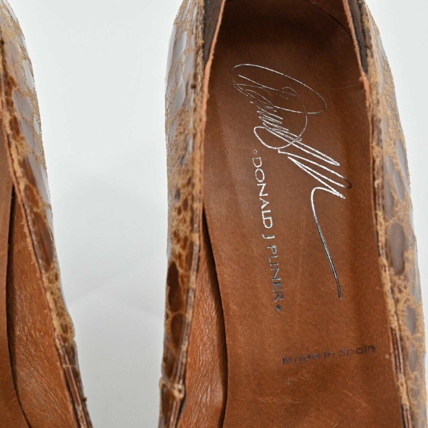 DONALD J PLINER Heels Womens Sz 6 Casey Brown Round Embossed Leather Block Pumps