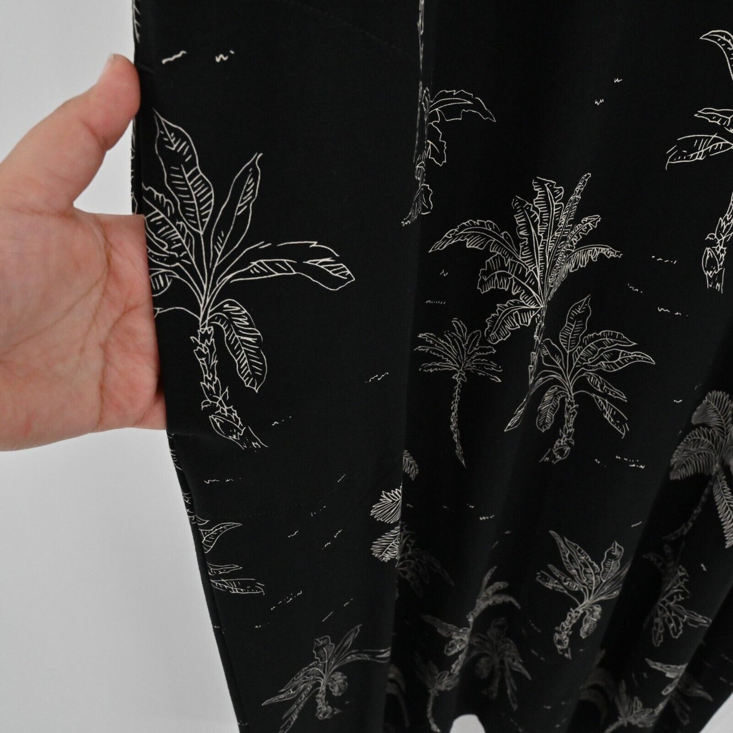 J JILL Dress Sz M Sleeveless Jersey Tropical Palm Black Wearever Collection NEW