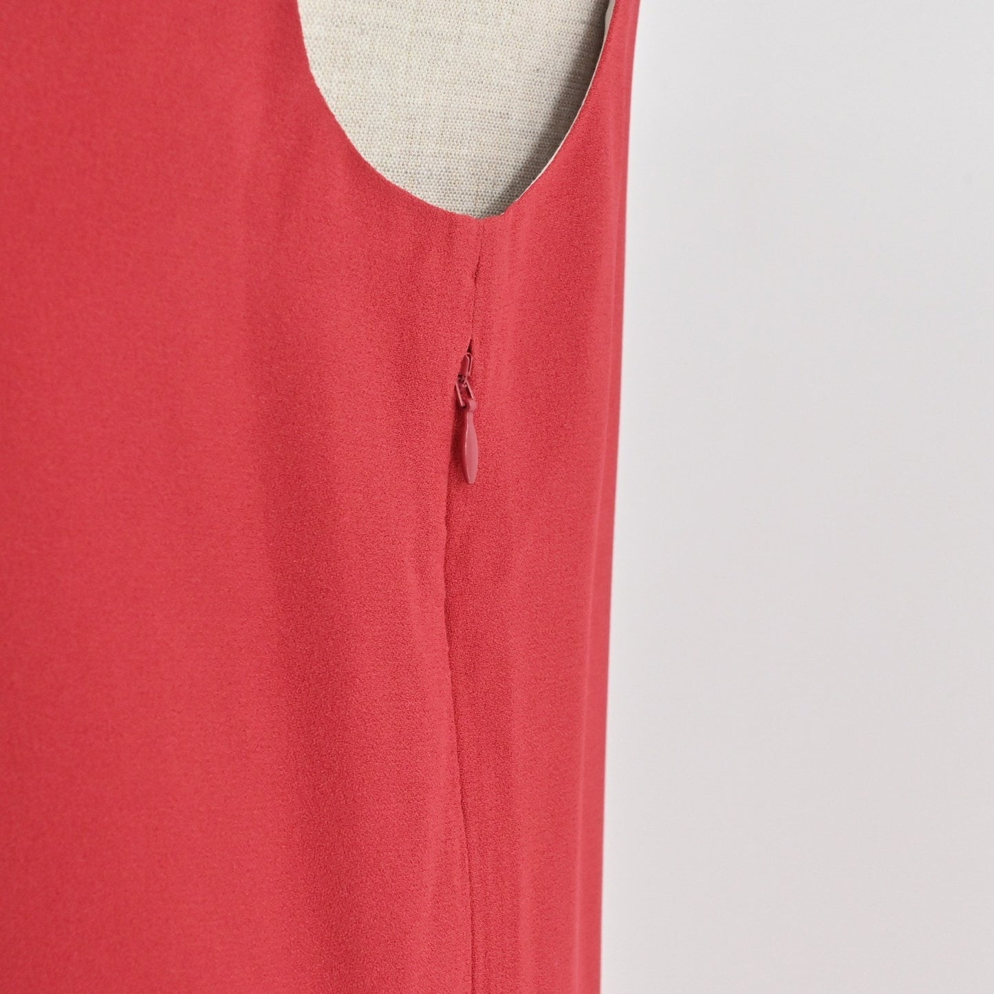 Theory Rosina Crepe Shift Dress Sleeveless Size 0 Red V Neck Career Date Night