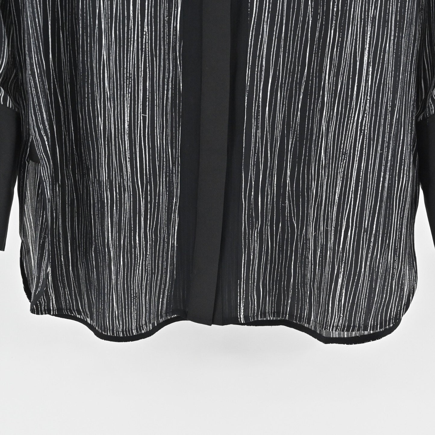 VINCE Womens Wavy Stripe Silk Top Sz S Black Long Sleeve Button Career Blouse