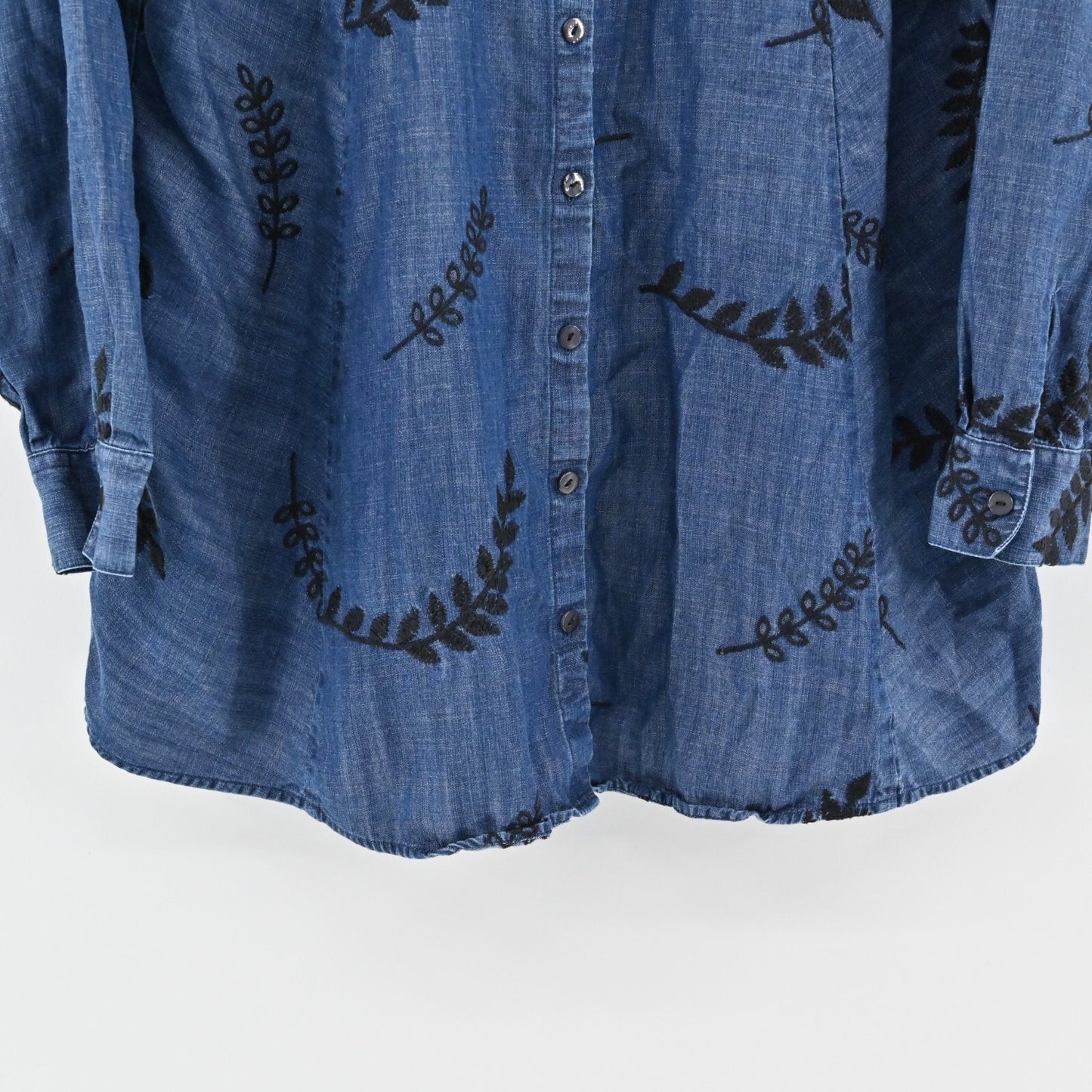 SOFT SURROUNDINGS Embroidered Top Womens Size L Blouse Papyrus Blue Chambray