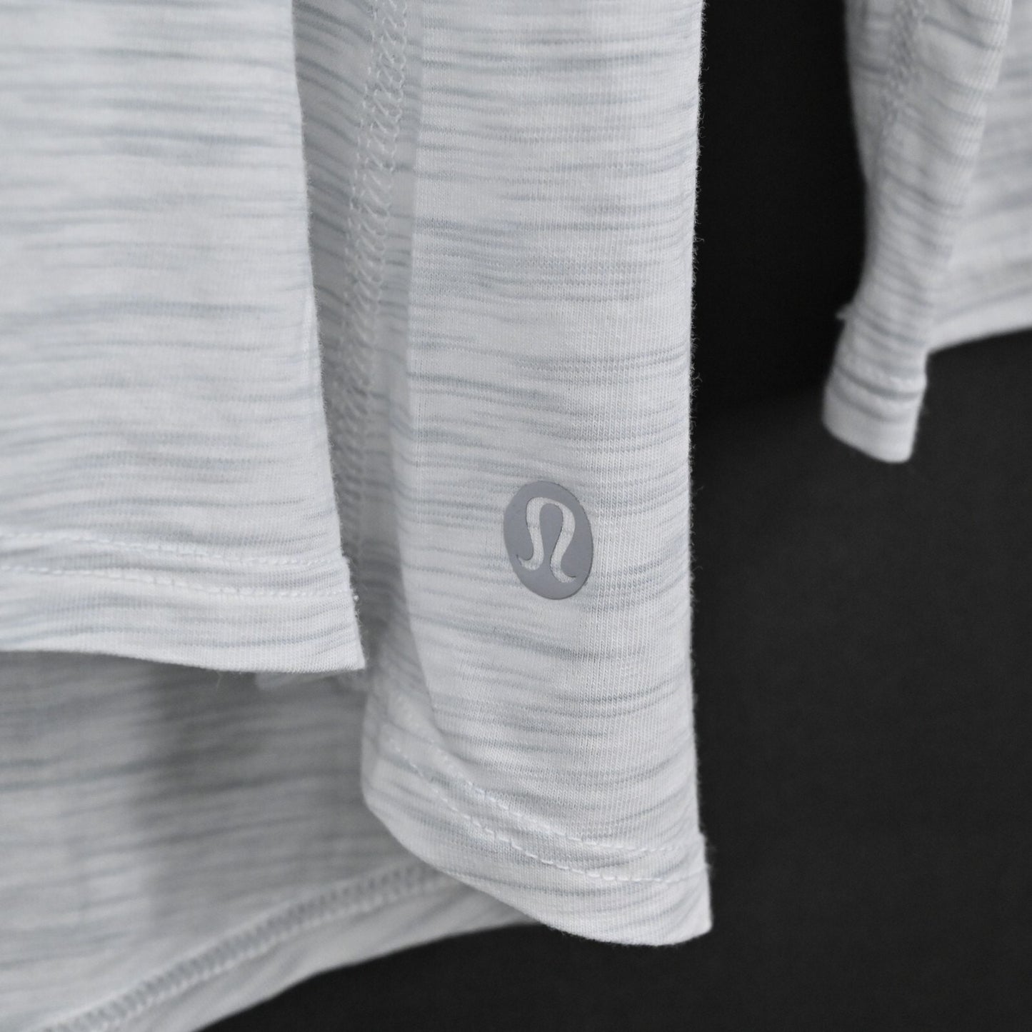 LULULEMON Womens Back Into It Top Size 4 Space Dye Alpine White Ice Gray Logo