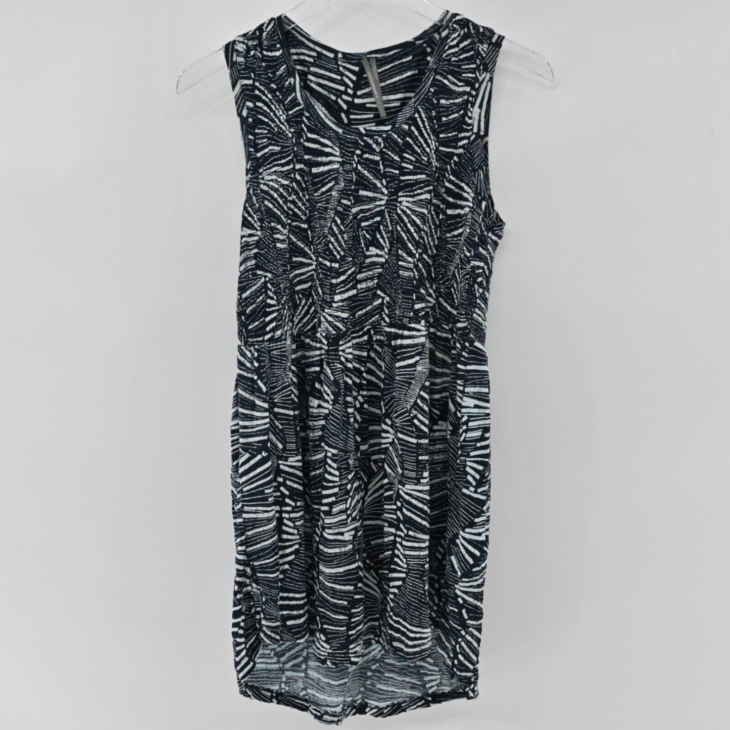 ANTHROPOLOGIE Top Women Sz XS Navy Blue White Geometric Riley Smocked Tunic Tank