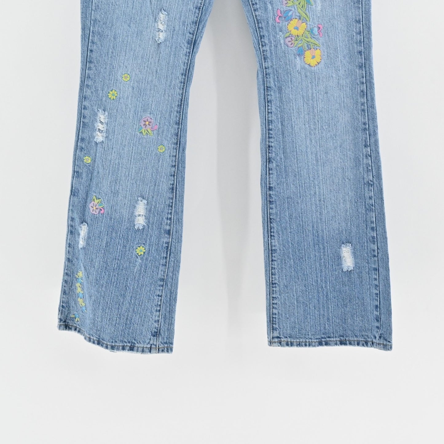 Vtg Y2k Floral Embroidered Jeans Sz 7 Low Rise Flare Distressed Paisley Festival