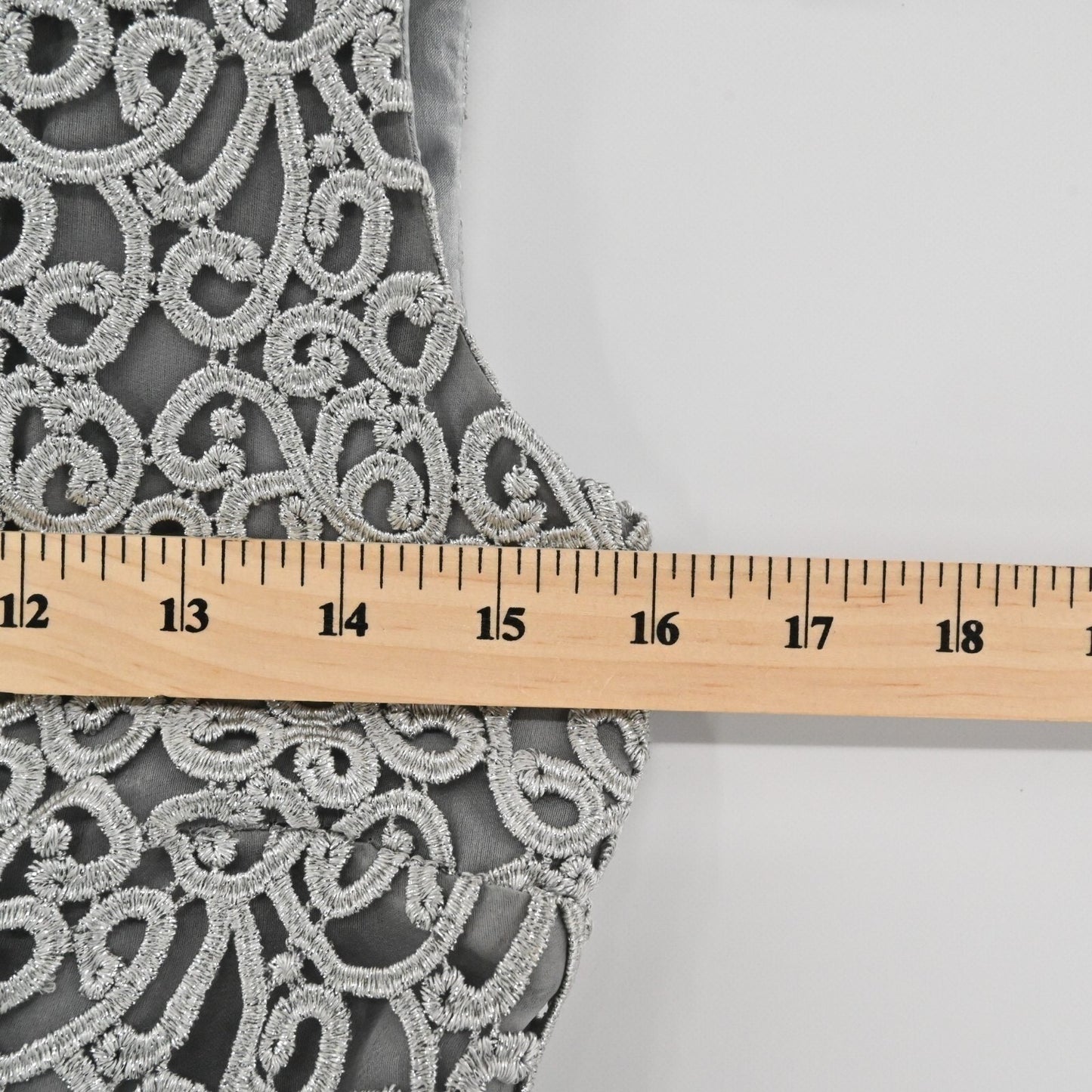 Vtg ANNE KLEIN Lace Top Womens Size 2 Silver Sleeveless Romantic Glamorous Luxe